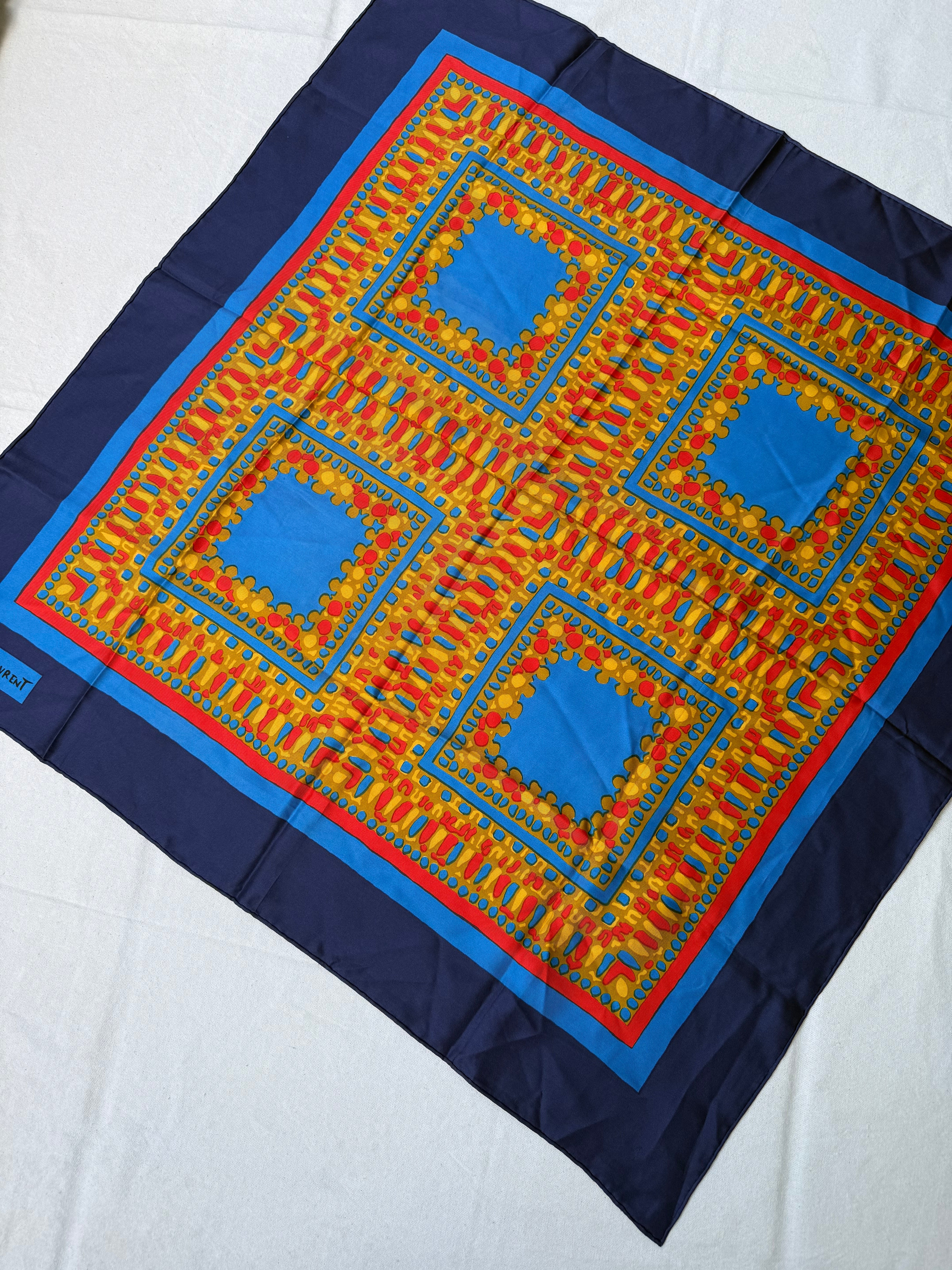 Foulard Yves Saint Laurent – Motifs Graphiques Colorés - Image 3