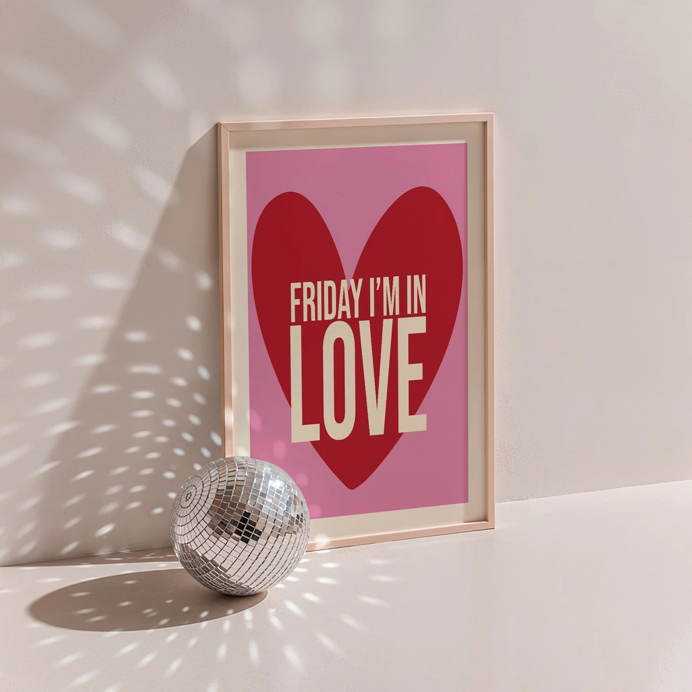 Affiche Friday I'M In Love - Rose - Image 2