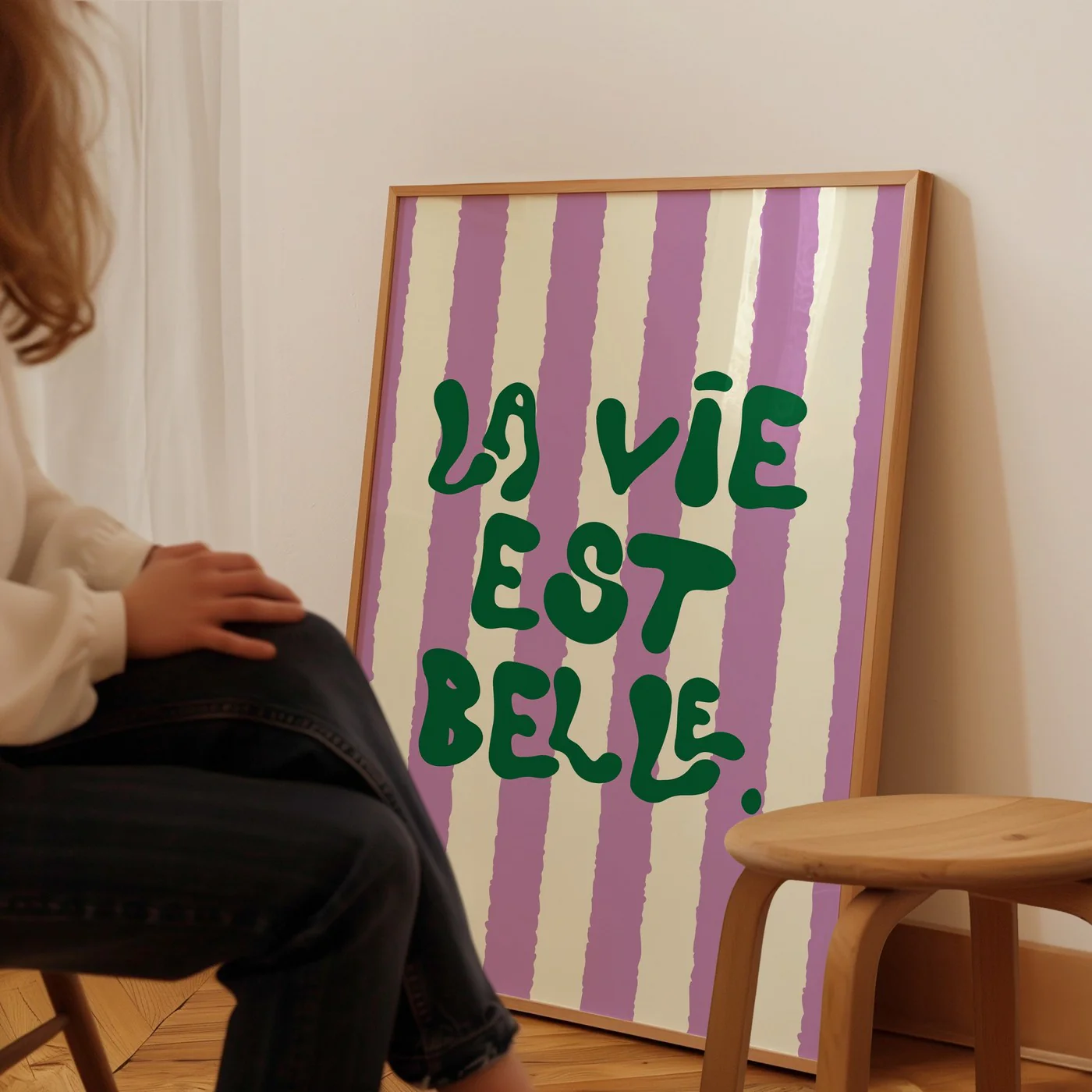 Affiche La Vie Est Belle - Violet - Image 2