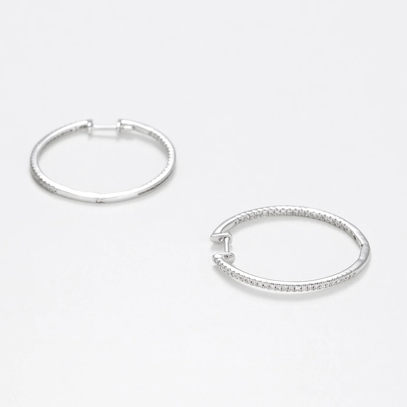 Boucles D'Oreilles "Créoles De Diamants" D0,25Ct/94 - Or Blanc 375/1000 - Image 2
