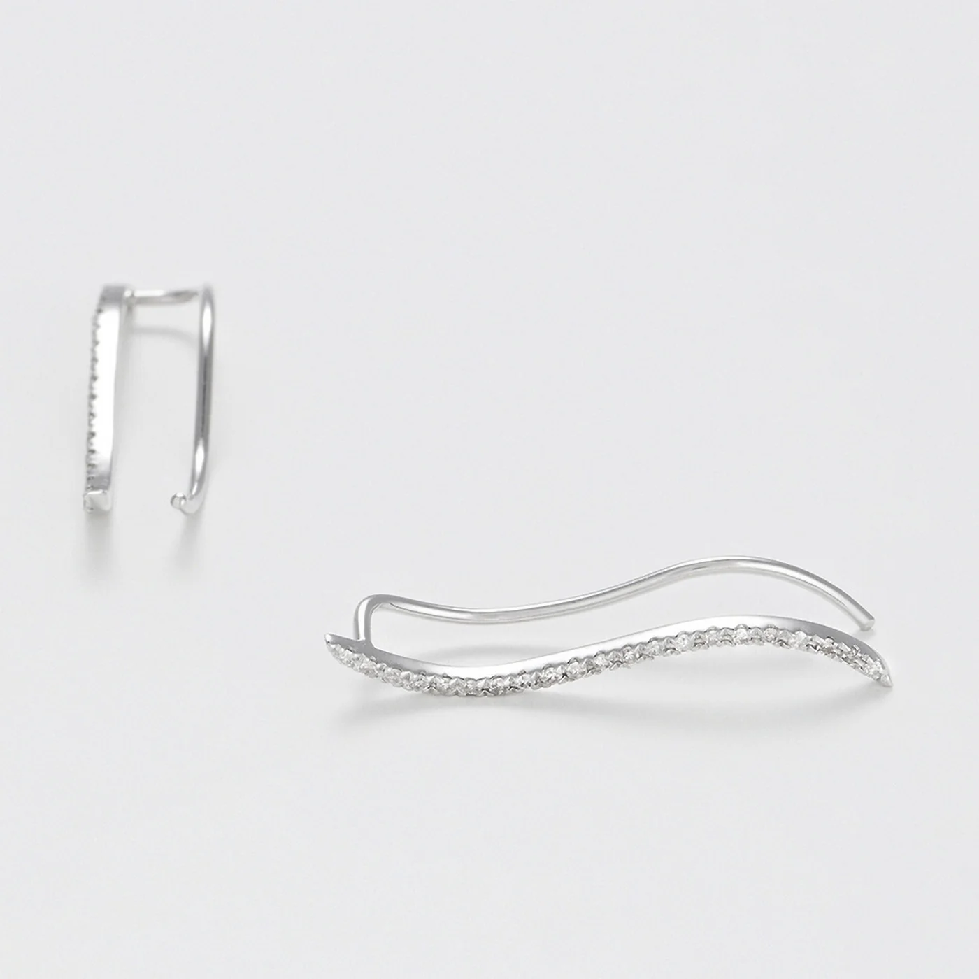 Boucles D'Oreilles Grimpantes "Vagues De Diamants" D0,13/42 - Or Blanc 375/1000 - Image 2