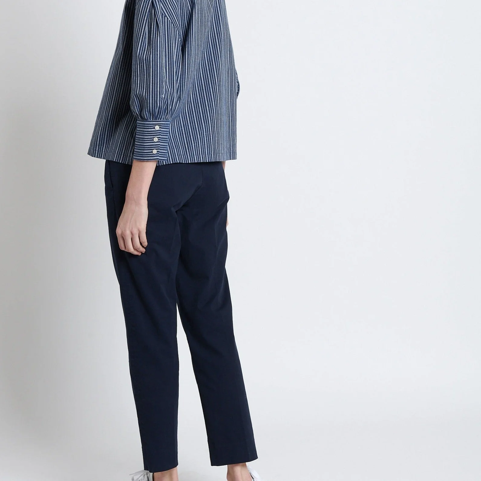 Maison Standards - Chino Coton Léger - Bleu - Femme - Image 2