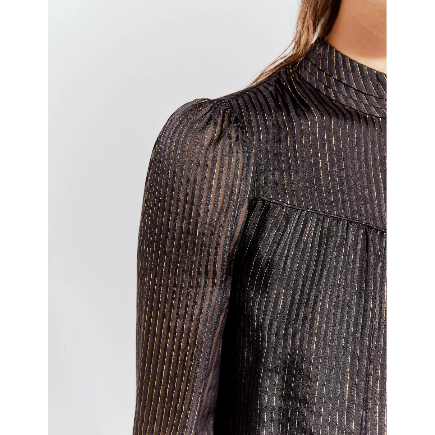 IKKS - Pure Edition Blouse Col Montant En Soie Et Fil Doré - Noir - Image 4