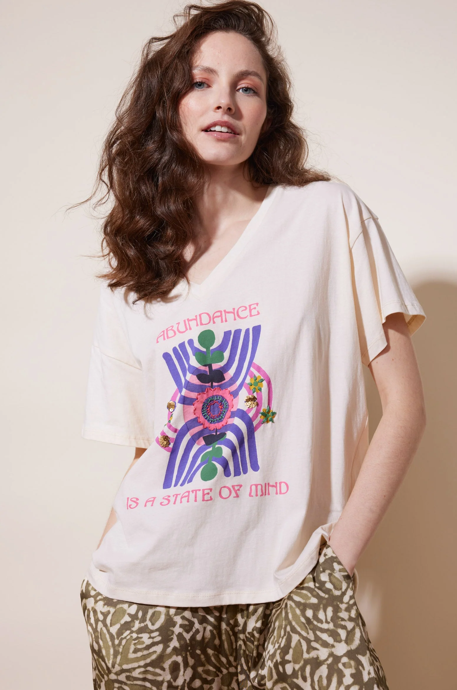 T-Shirt Abundance - Nude - Image 4