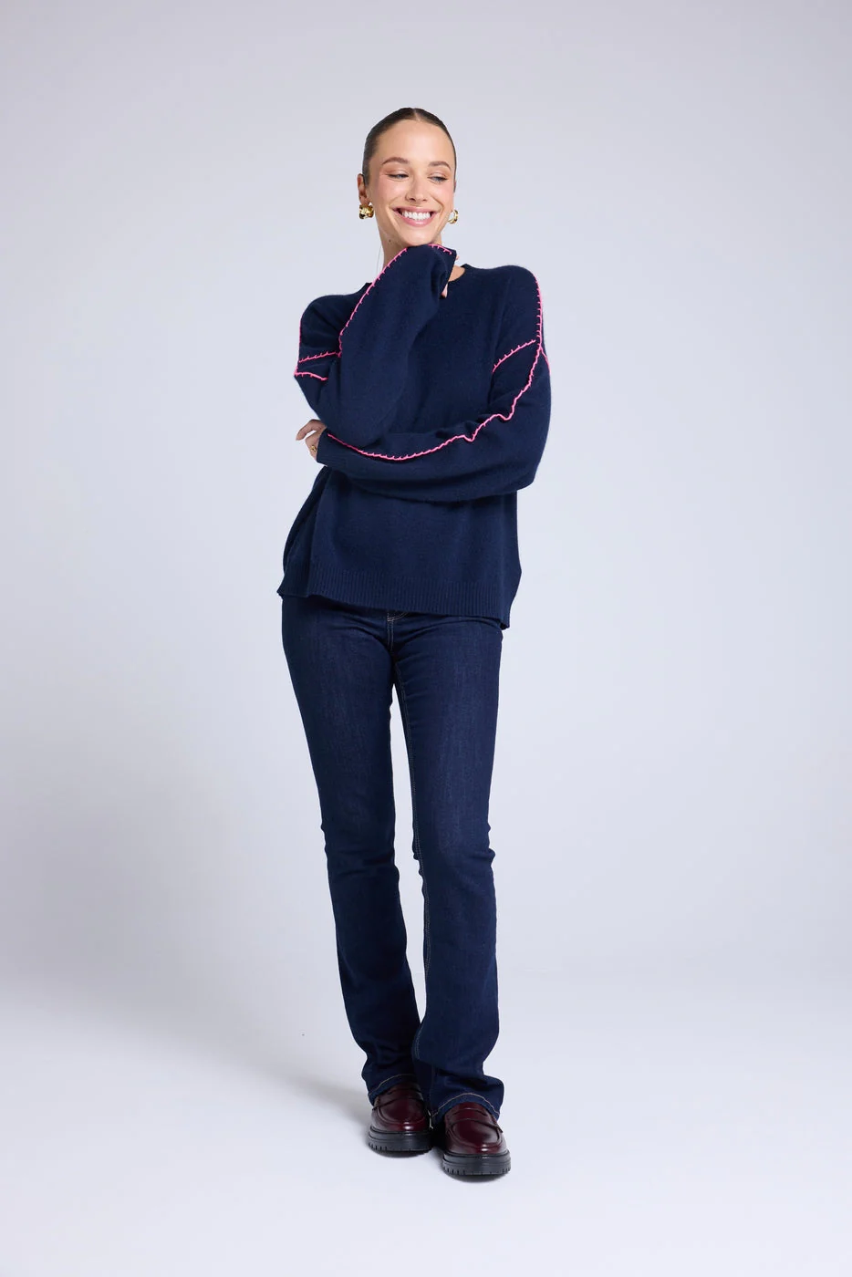 Pull Col Rond Oversize Surpiqures Clarisse - Bleu Marine Rose Fluo - Image 2