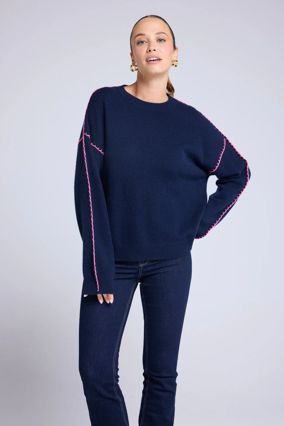 Pull Col Rond Oversize Surpiqures Clarisse - Bleu Marine Rose Fluo - Image 3