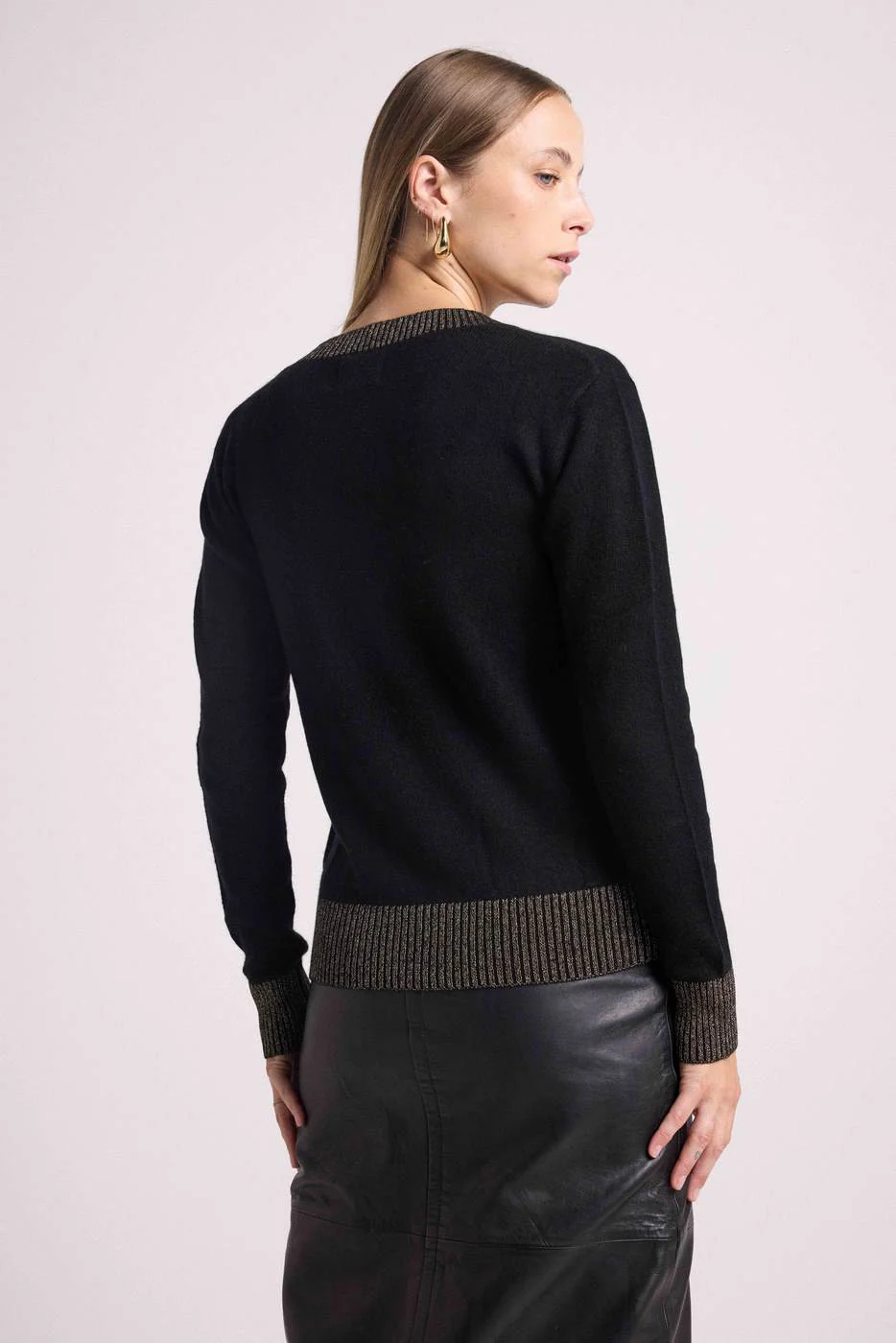 Pull Col V Rib Couleur Zephana - Noir Doré - Image 3
