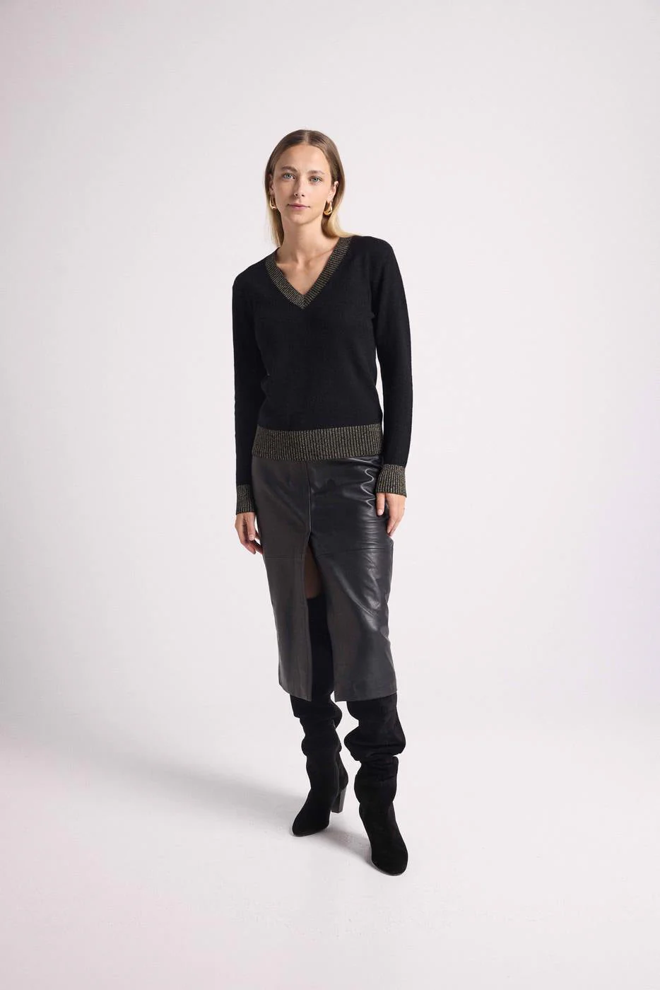 Pull Col V Rib Couleur Zephana - Noir Doré - Image 8