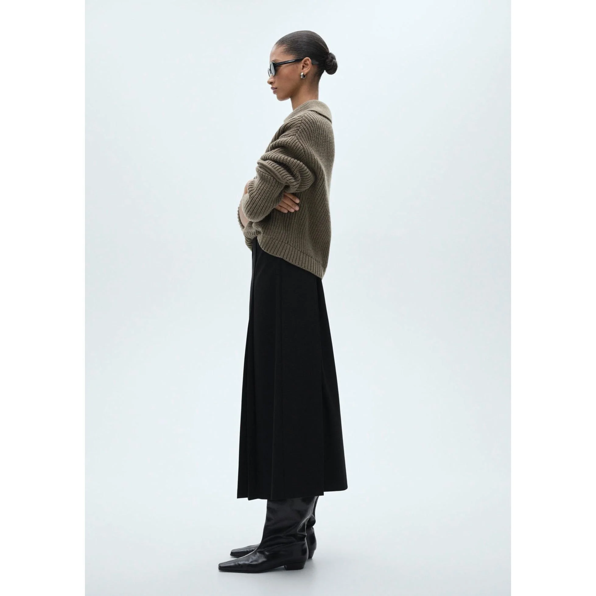 Pleated Midi-Skirt - Black - Image 4