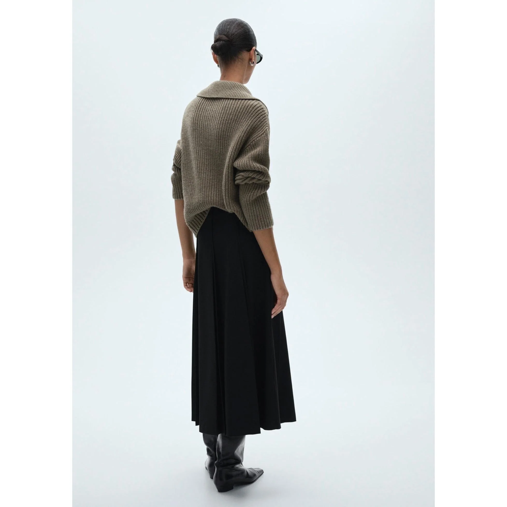 Pleated Midi-Skirt - Black - Image 6