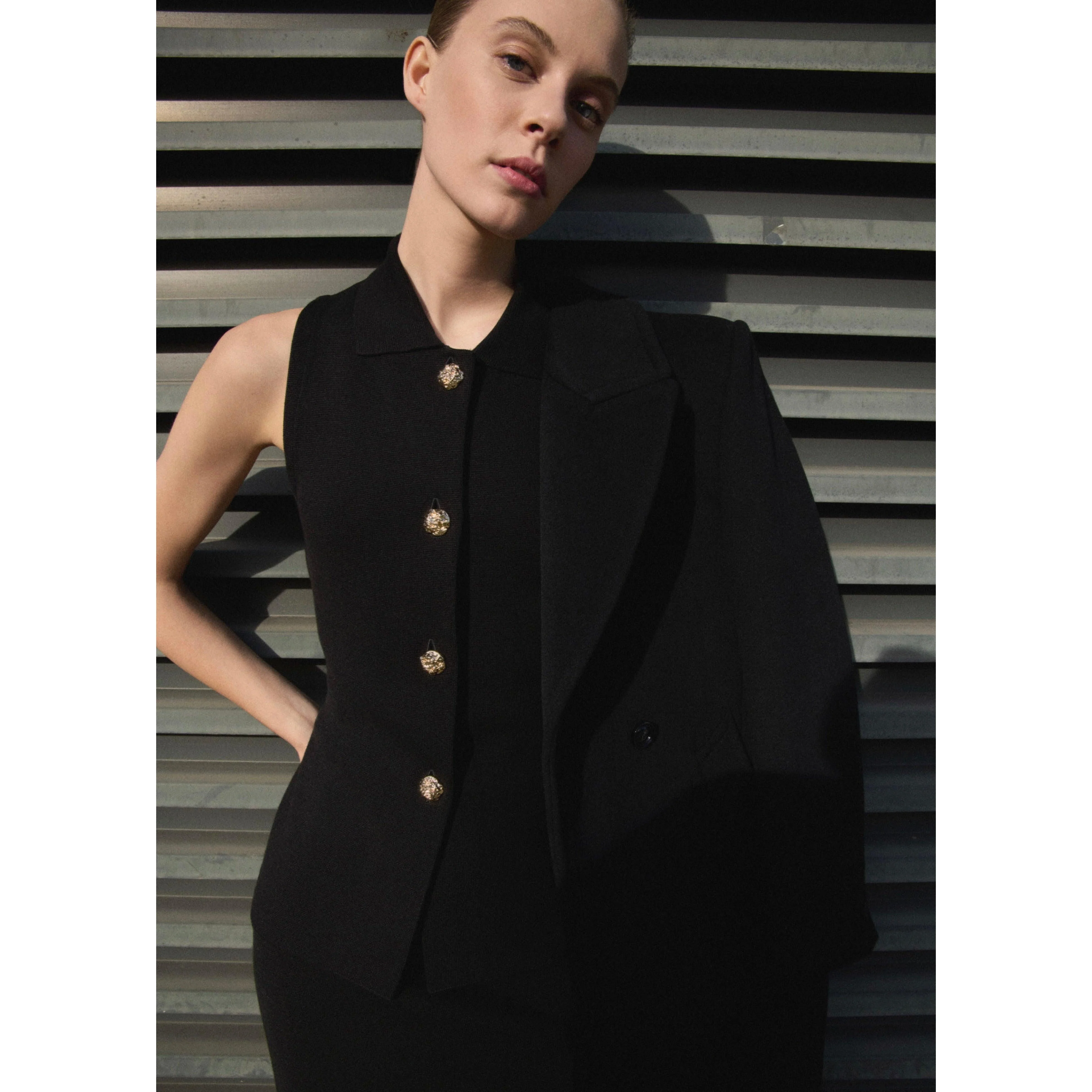 Gilet Maille Boutons Bijoux - Black - Image 4