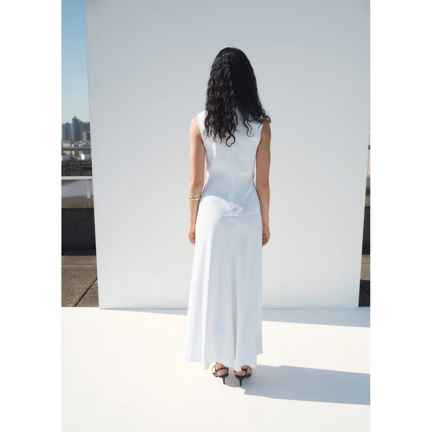 Robe Bima - White - Image 3