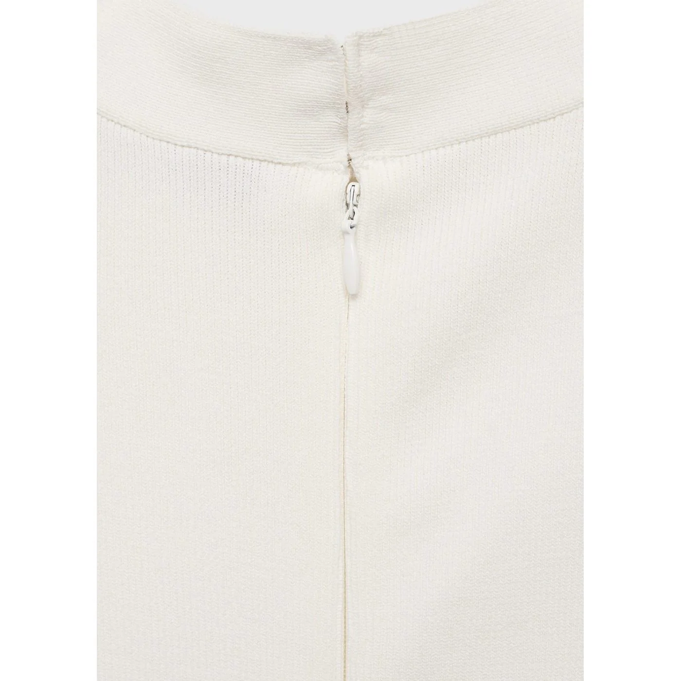 Robe Bima - White - Image 5