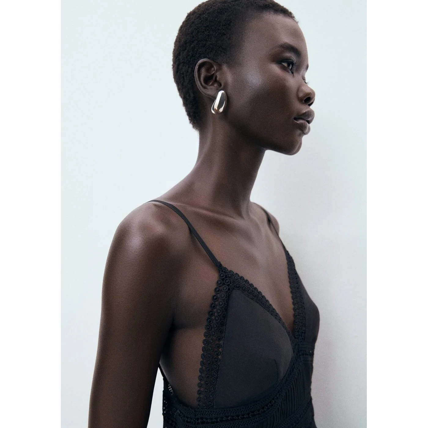Robe Elena - Black - Image 4