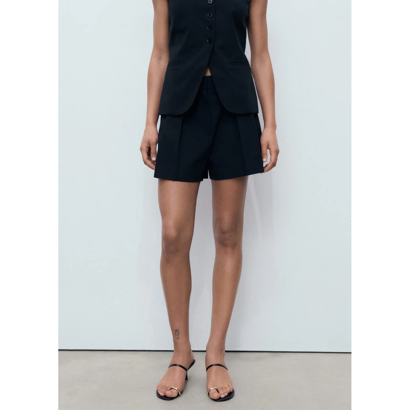 Short Greta - Black - Image 2