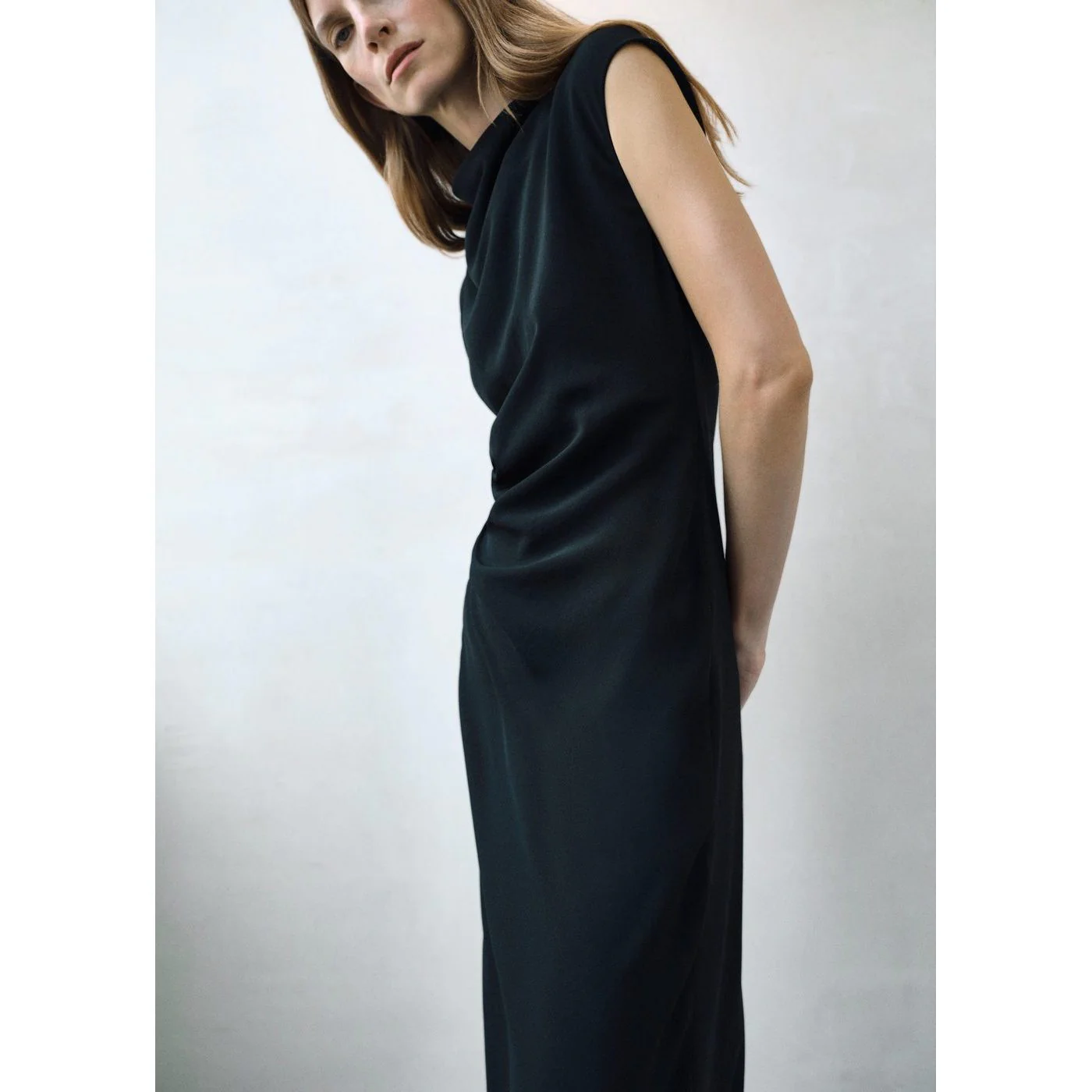 Robe Edgar - Black - Image 4
