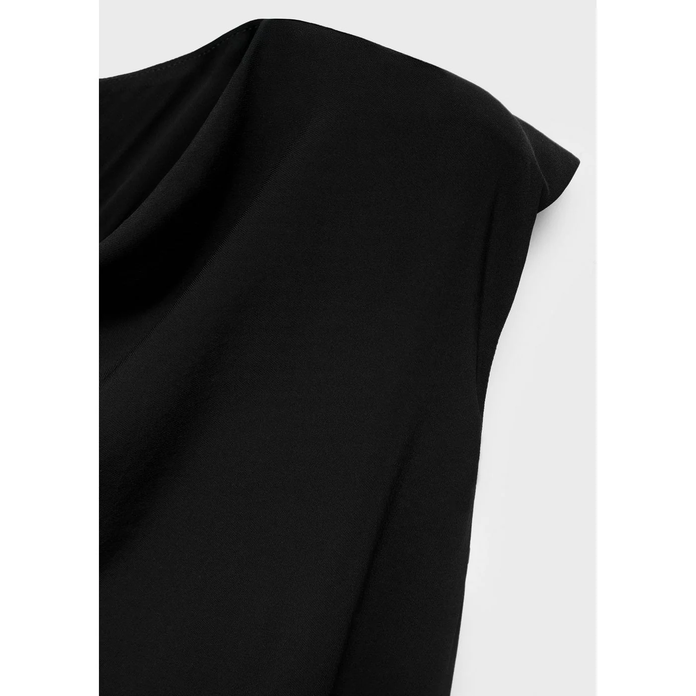Robe Edgar - Black - Image 9