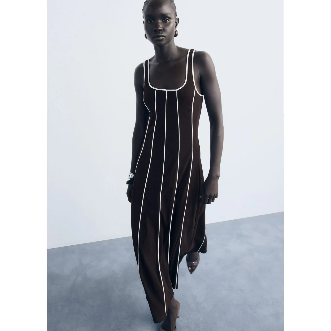 Robe Bico - Brown - Image 5