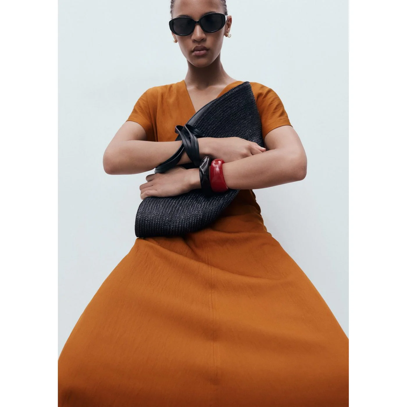 Robe Broom - Brown - Image 2