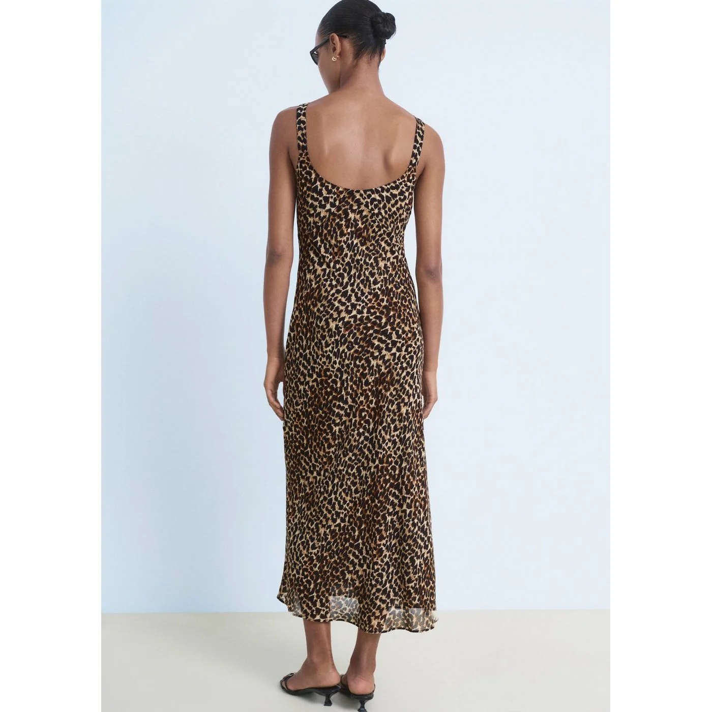 Robe Lion - Black - Image 3