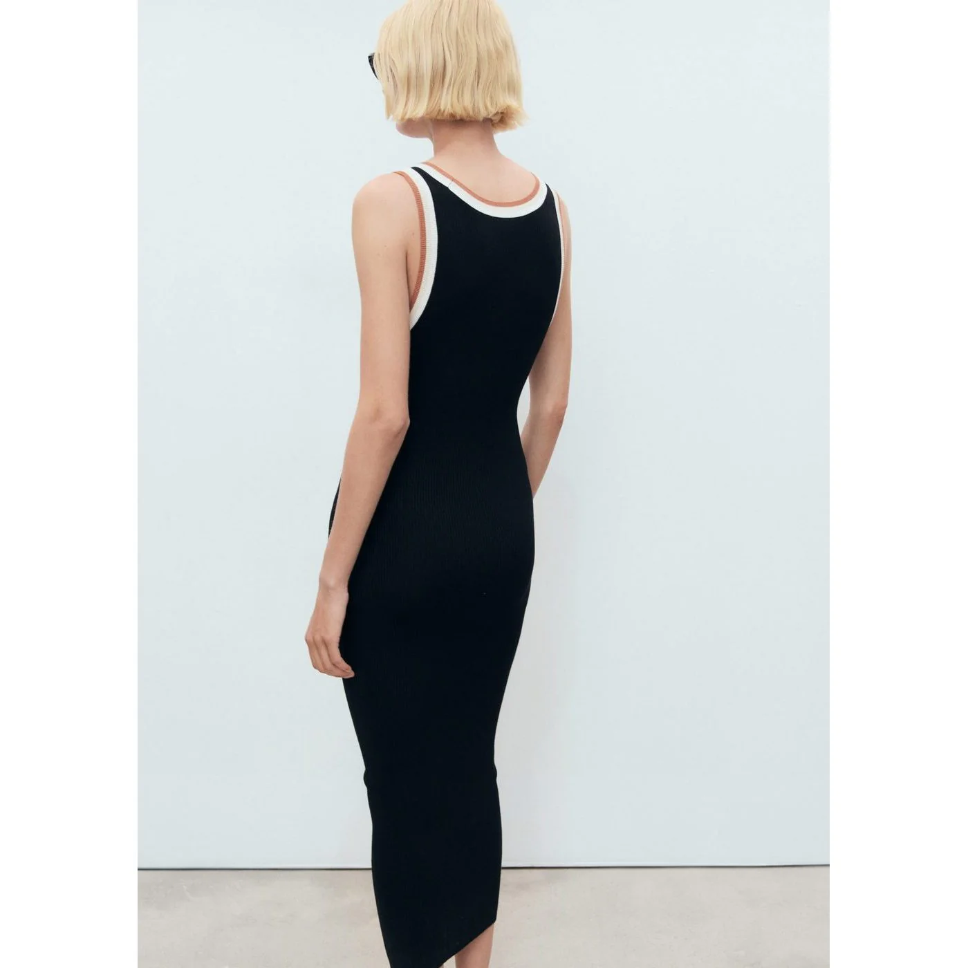 Robe Crochi - Black - Image 3