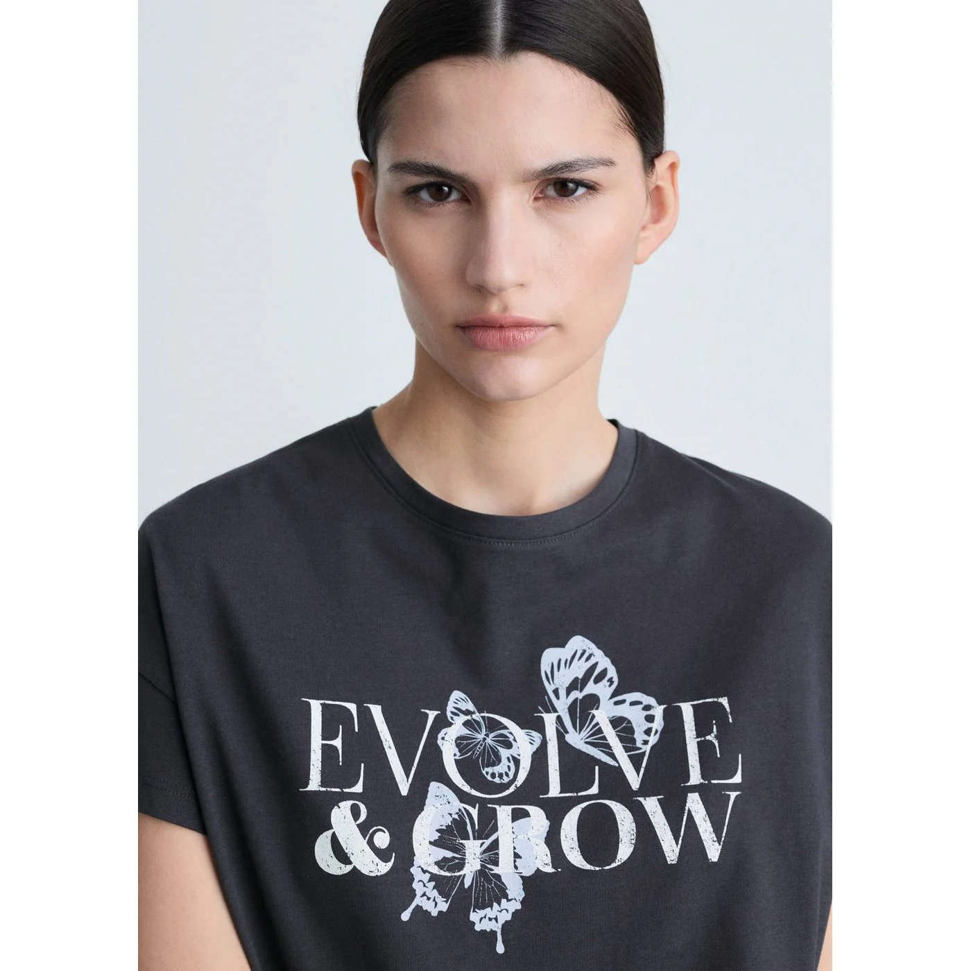 T-Shirt Ilustra - Charcoal - Image 4