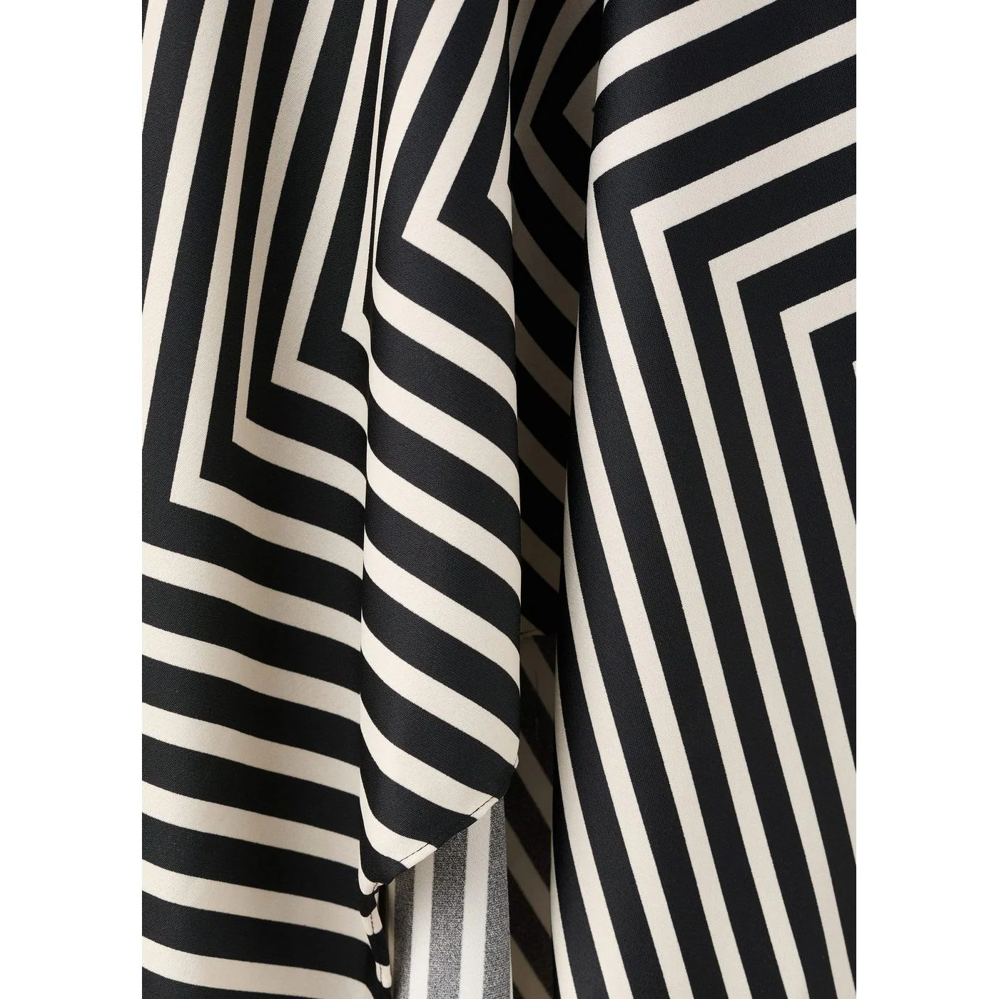 Robe Dunia - Black - Image 5