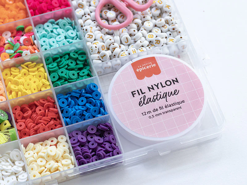 Maxi Boite - 16 Couleurs De Perles Heishi Pop Et Accessoires + Perles Lettres, Ciseaux Et Fil Élastique - Image 3