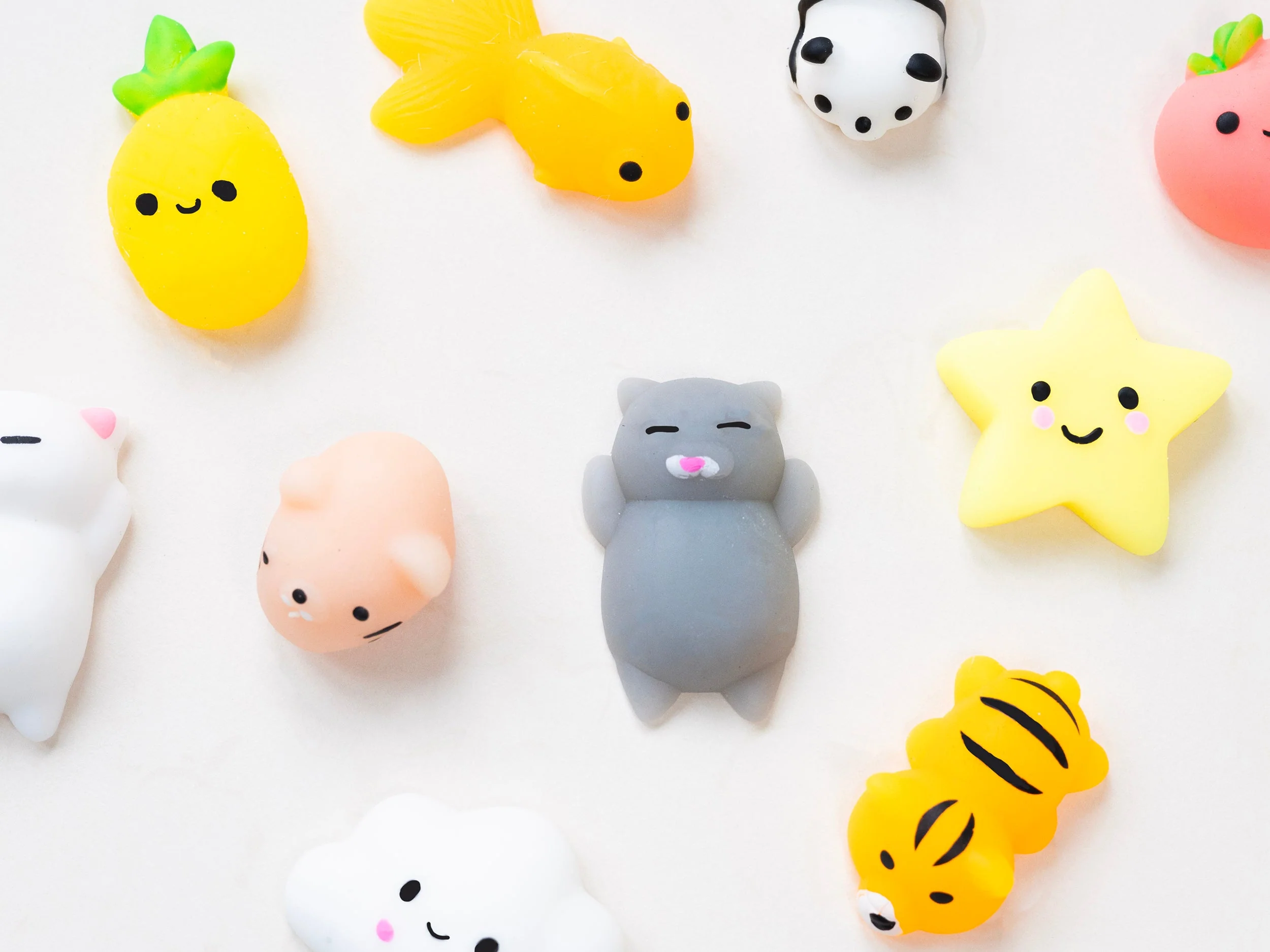 Mini Squishy Chat Gris Qui Dort - Anti-Stress - Image 4