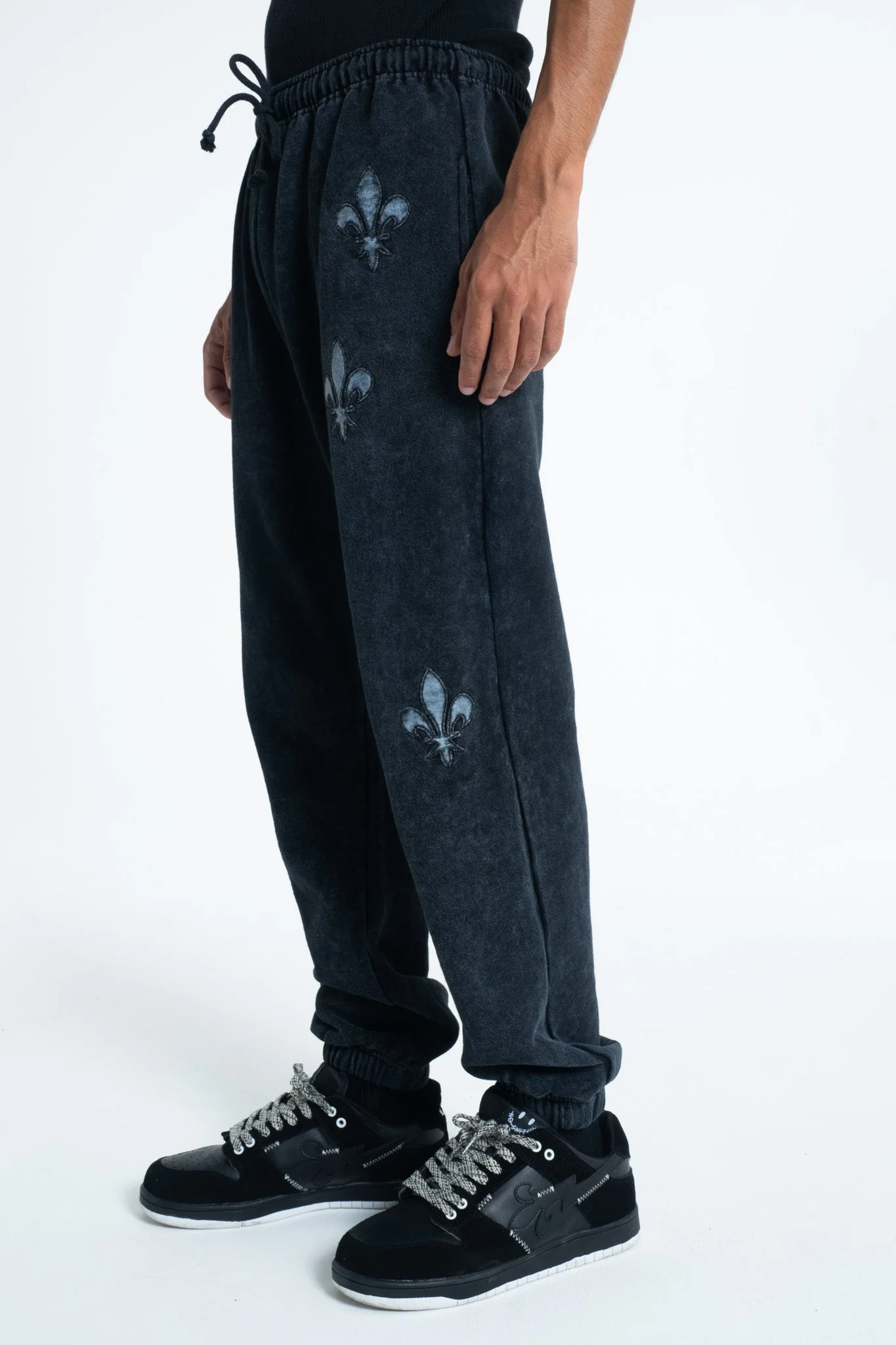 Jogging Montaigne - Black Wash - Image 4