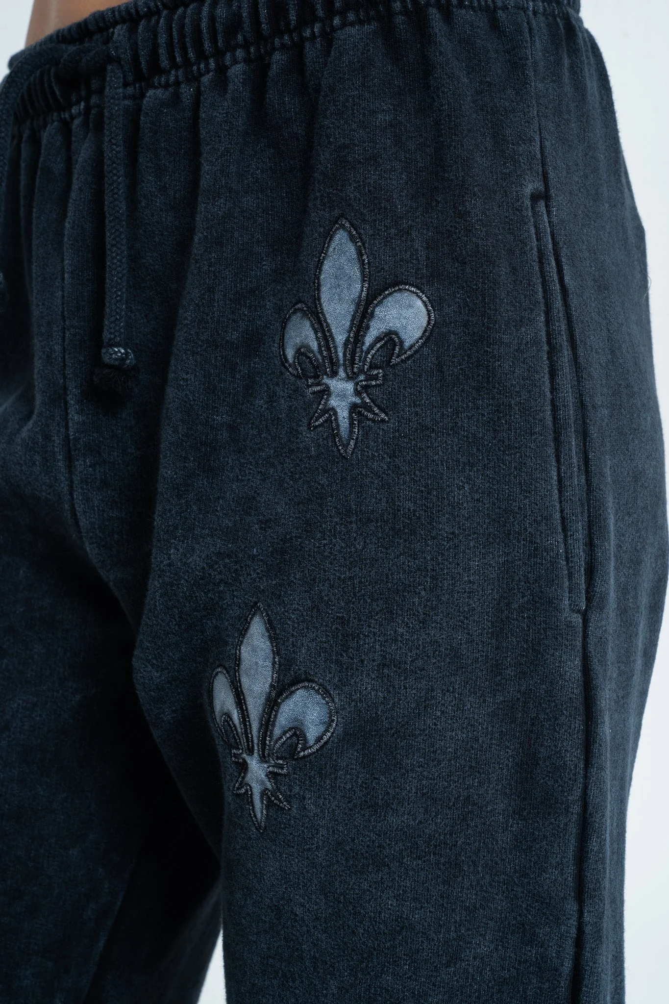 Jogging Montaigne - Black Wash - Image 5