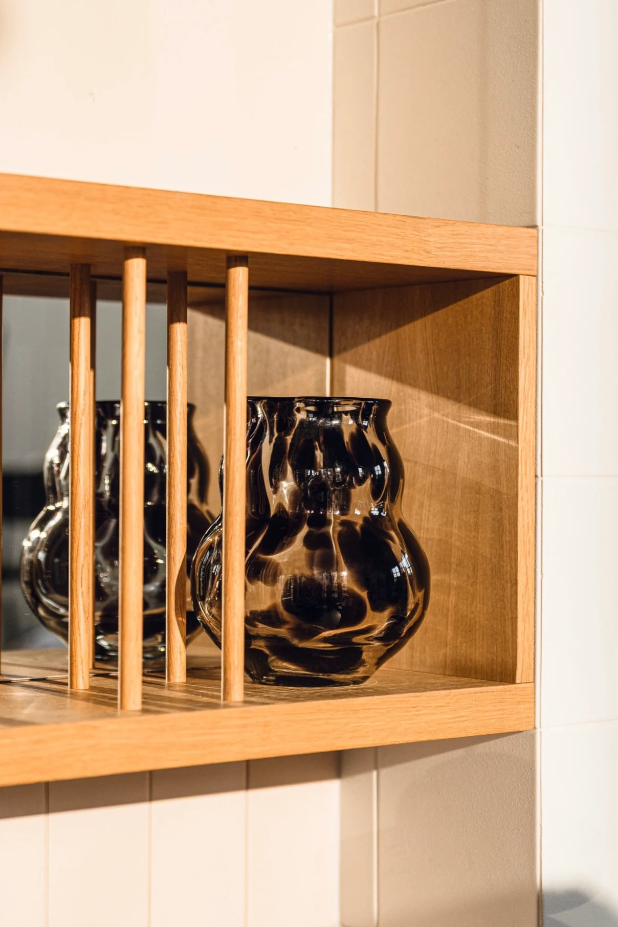 Vase Dam - Black Spots - Image 3