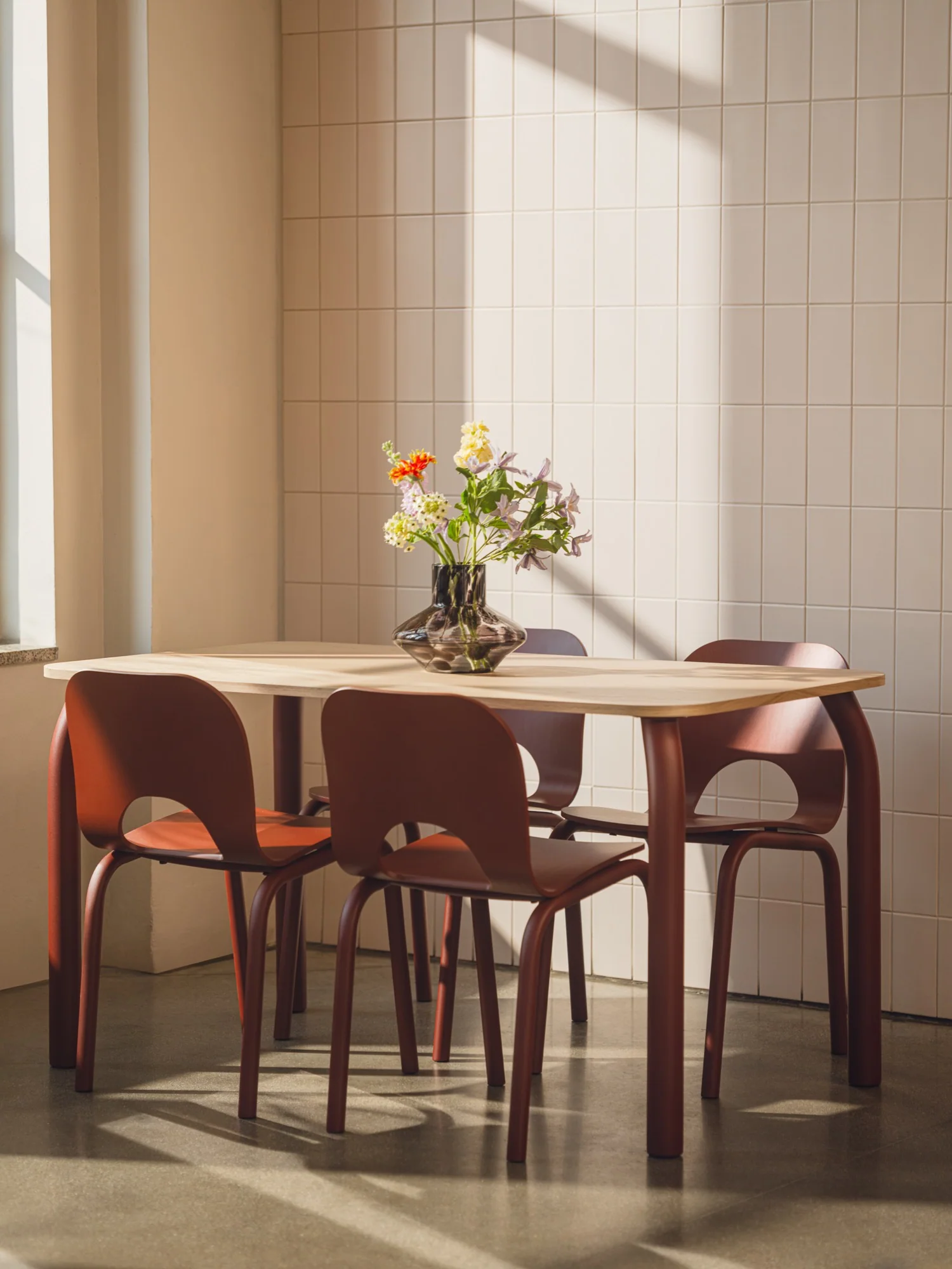 Table Meko - Grand - Oak Top/Auburn Red Legs - Image 4