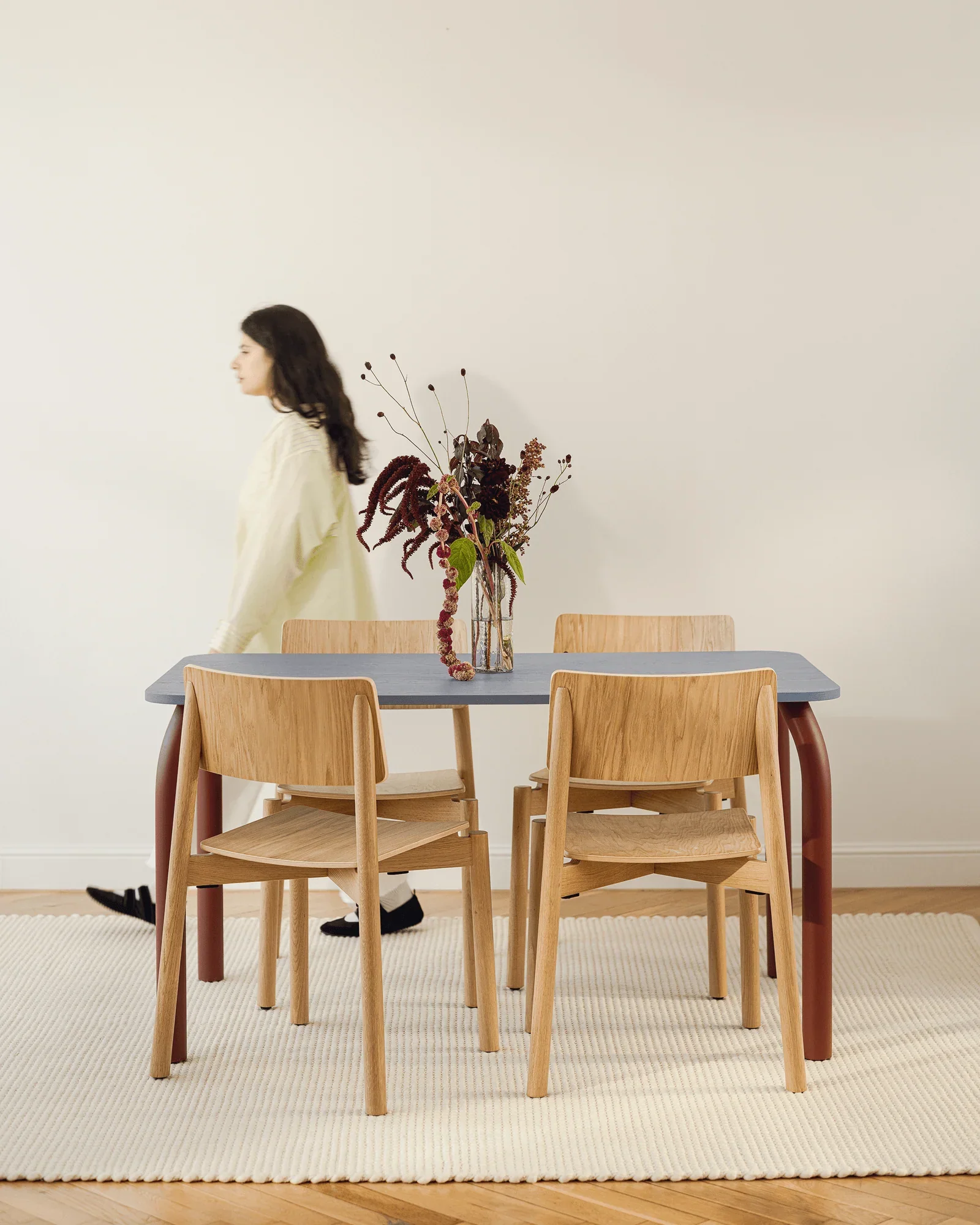 Table Meko - Grand - Frosty Blue Top/Auburn Red Legs - Image 2