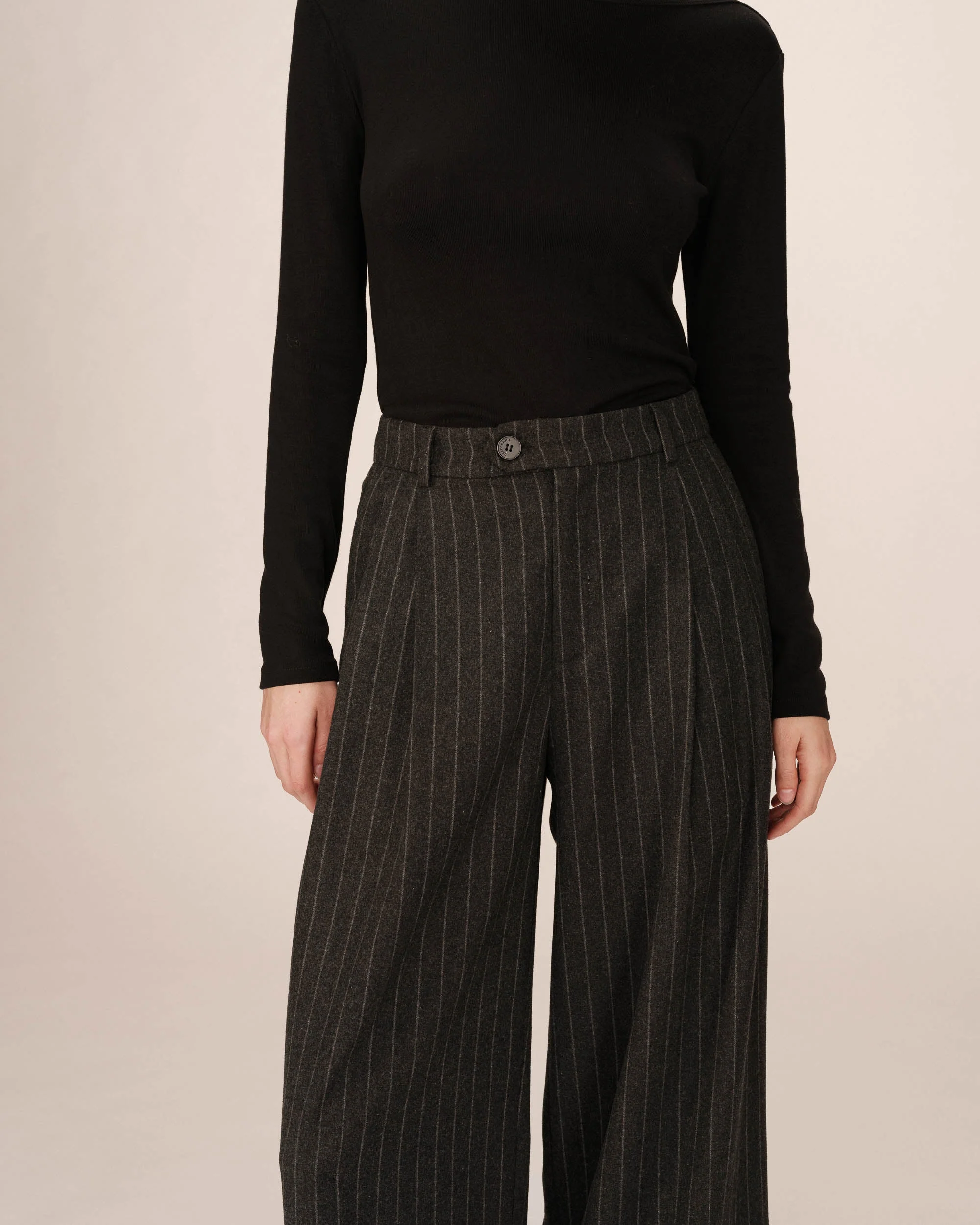 Pantalon Tailleur Rayures Carbone Senna - Image 3
