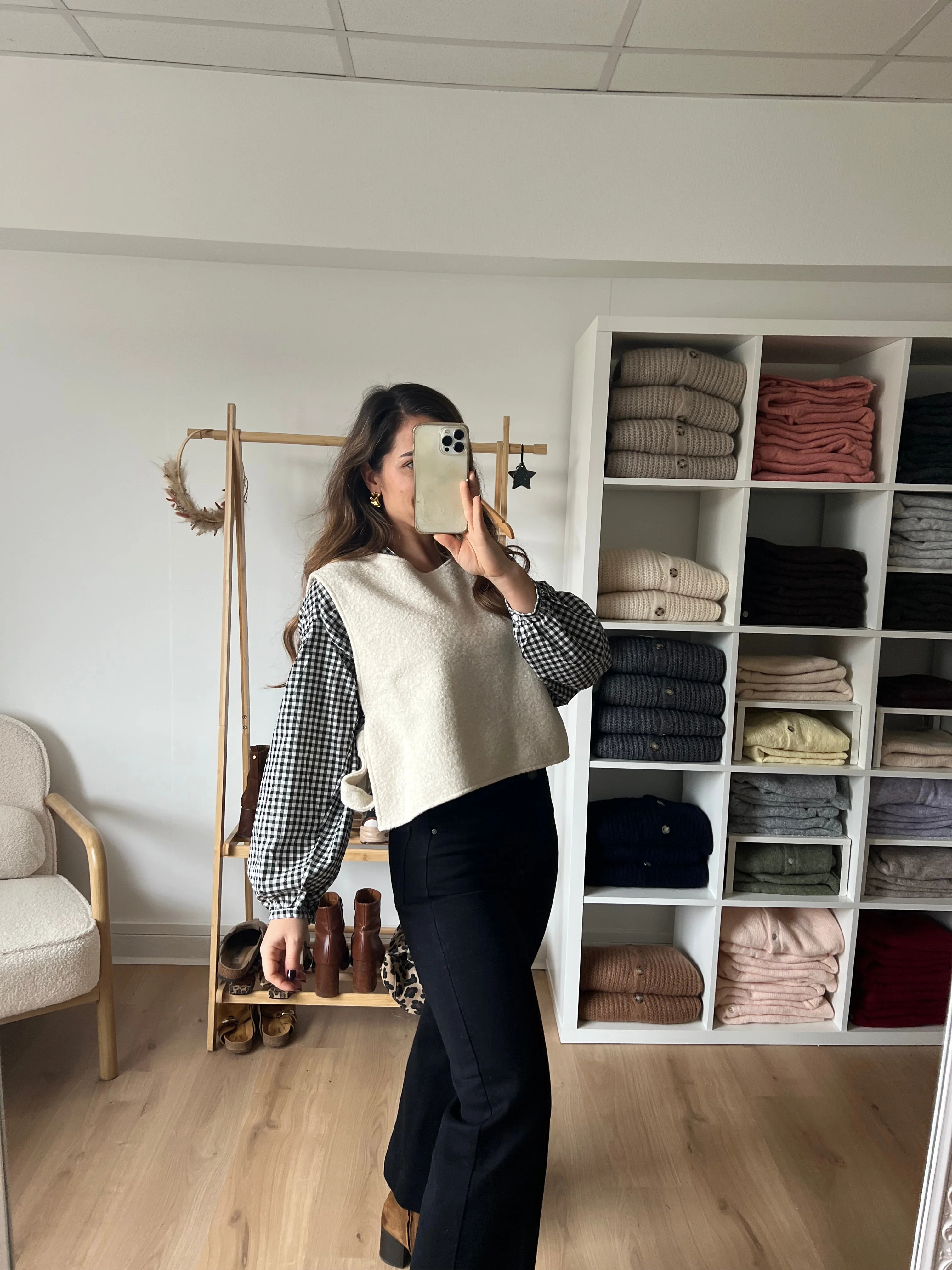 Pull Sans Manche Avec Nœuds Jeanne Écru - Image 10
