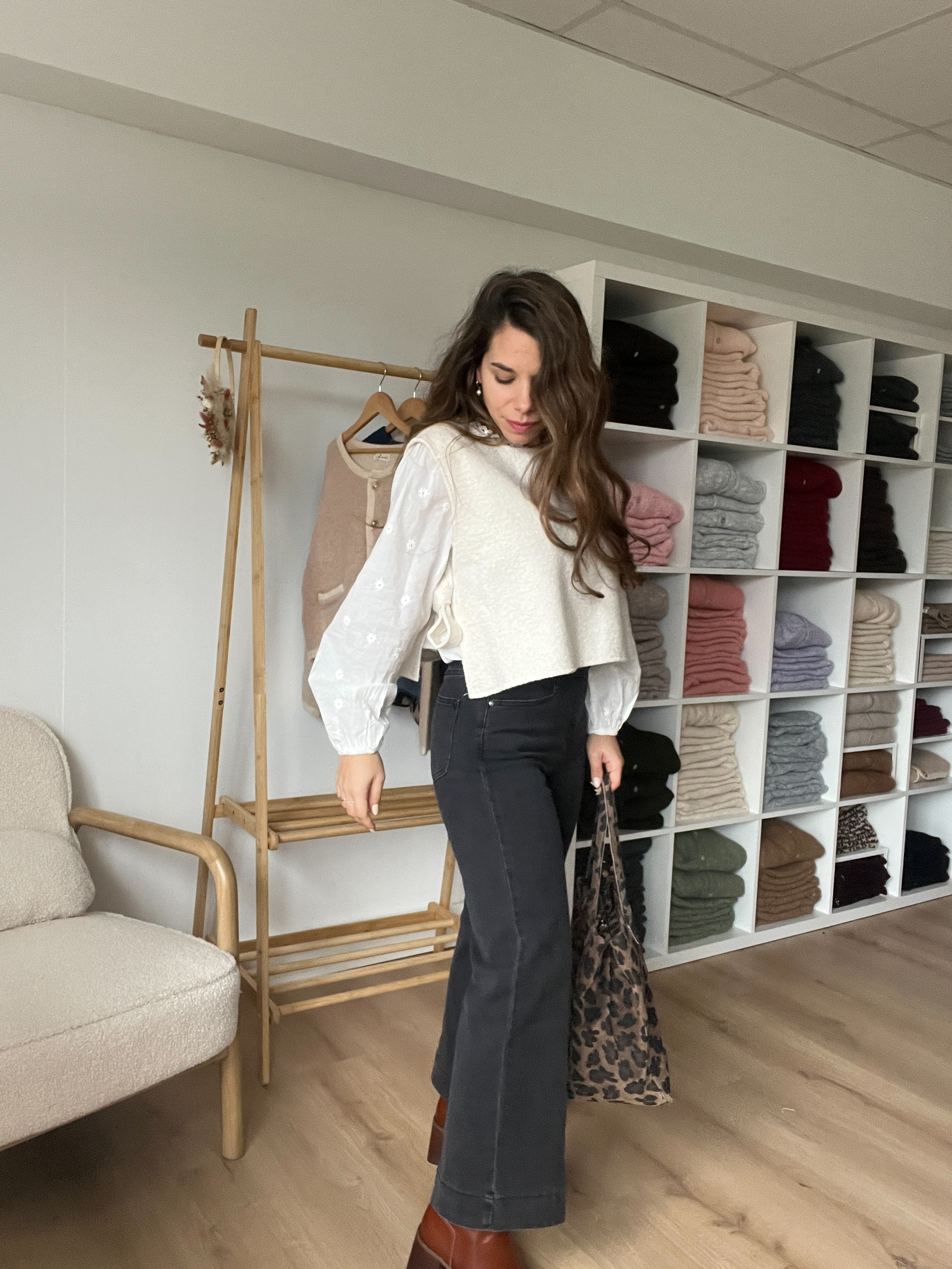 Pull Sans Manche Avec Nœuds Jeanne Écru - Image 3