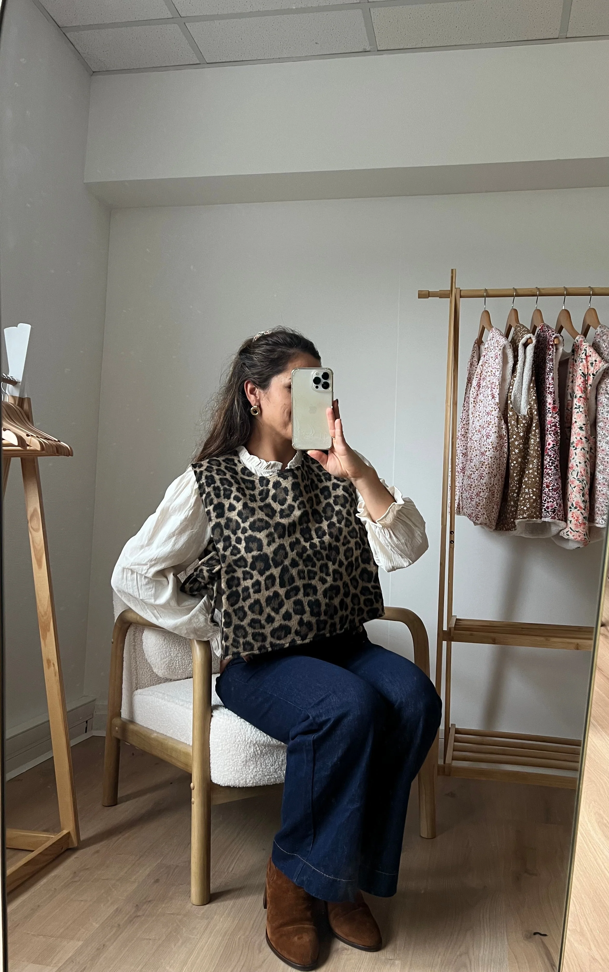 Pull Sans Manche Avec Nœuds Jeanne Léopard - Image 9