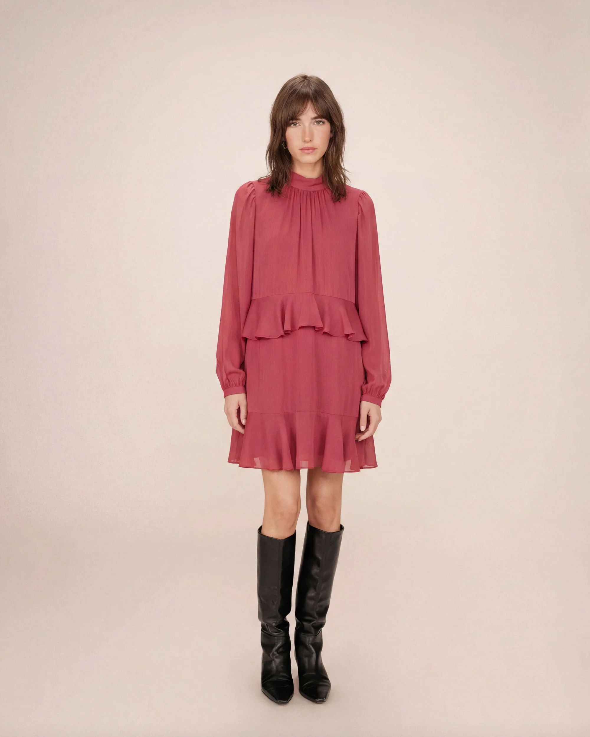 Robe Courte Fluide À Volant Blush Sahelle - Image 3