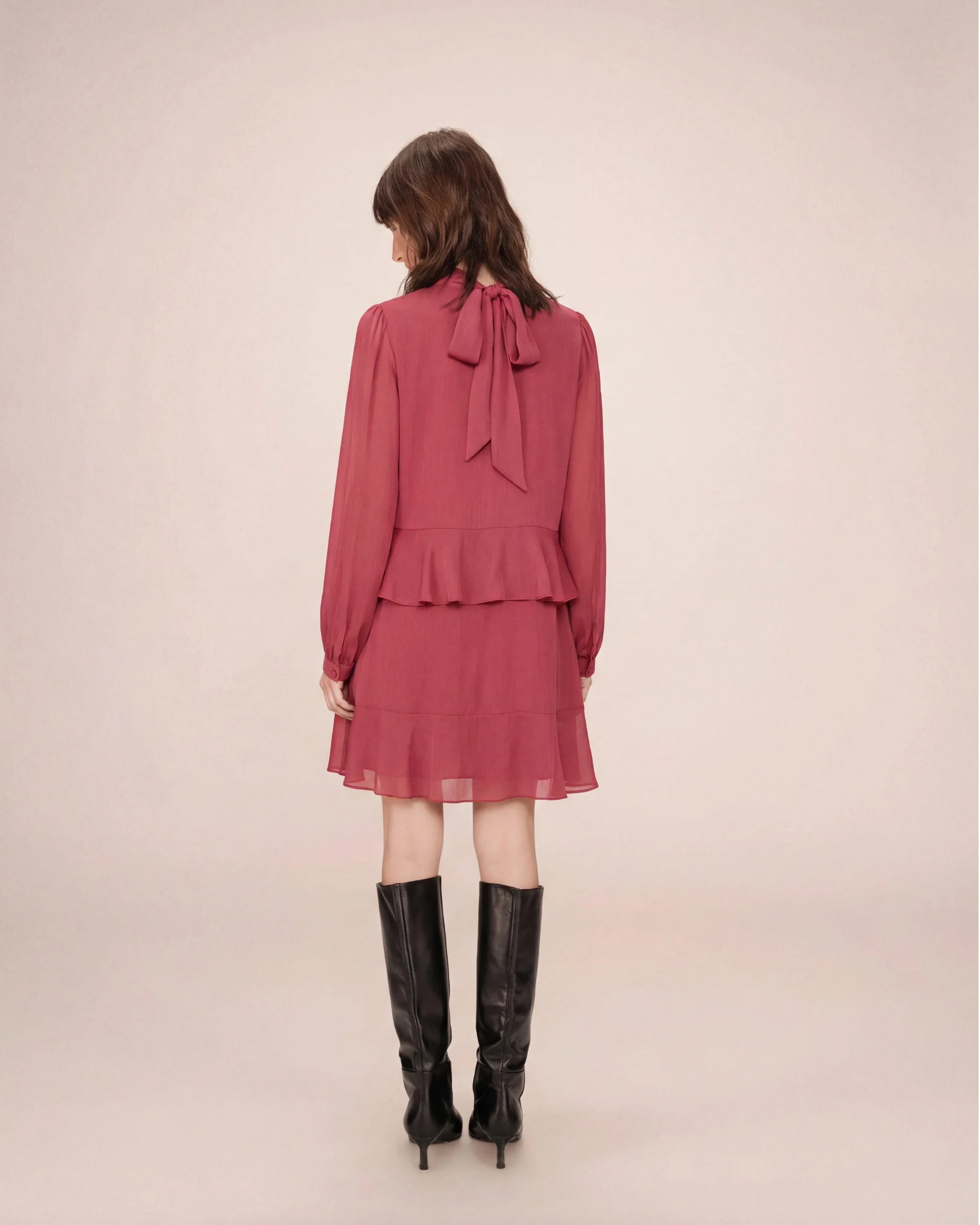 Robe Courte Fluide À Volant Blush Sahelle - Image 5