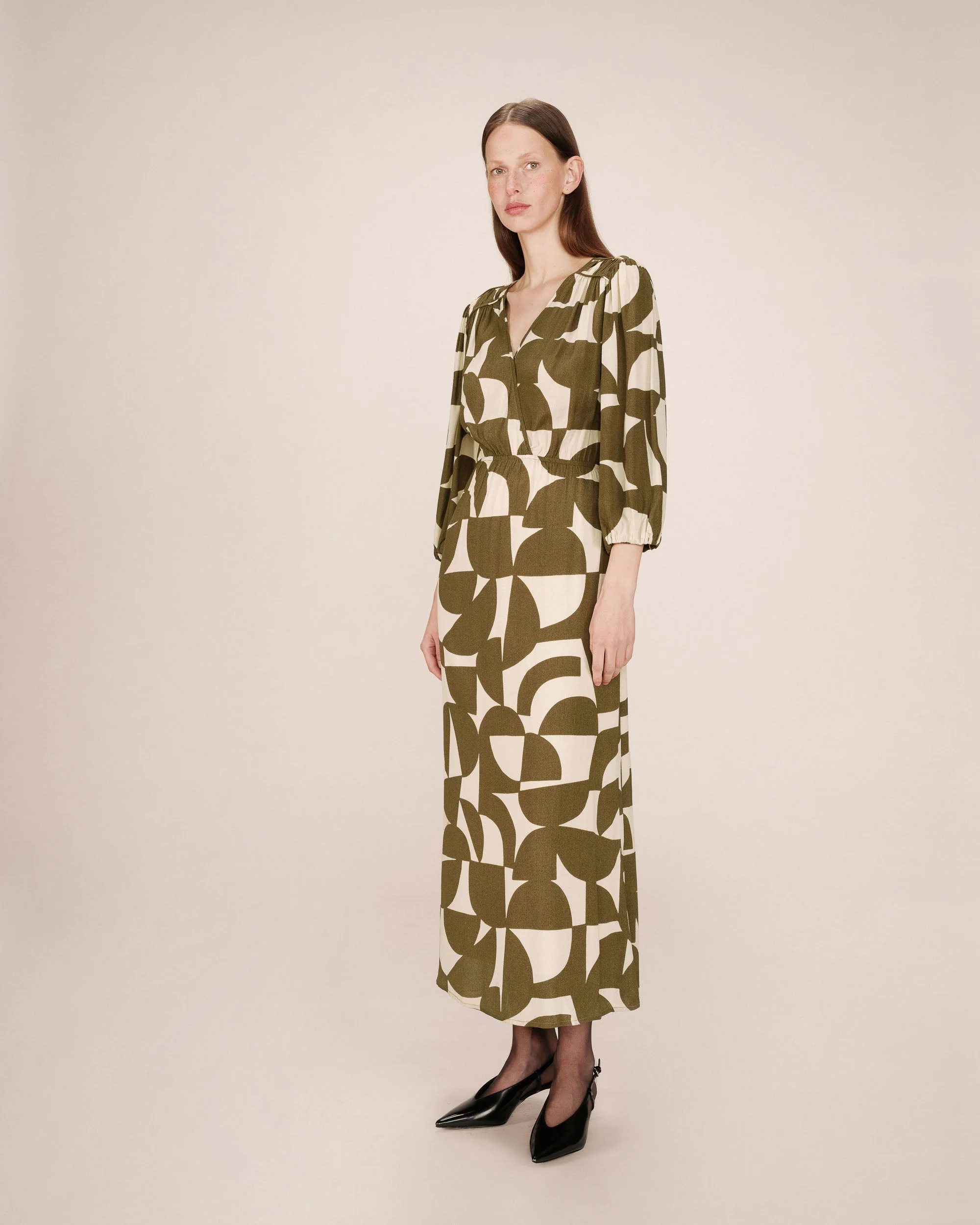 Robe Courte Graphique Olive Shelly - Image 3