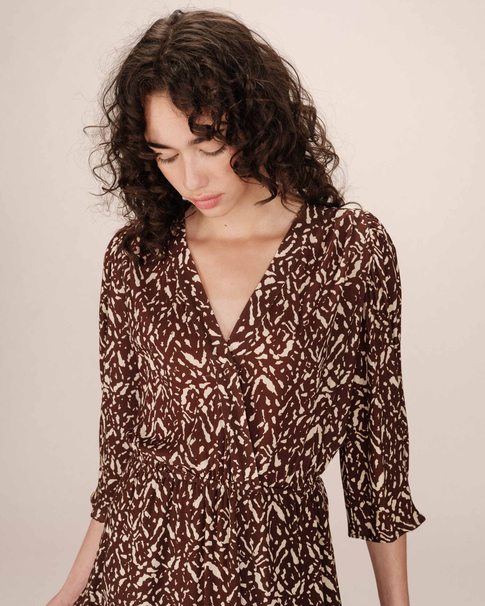 Robe Courte Imprimée Chocolat Suzie - Image 2