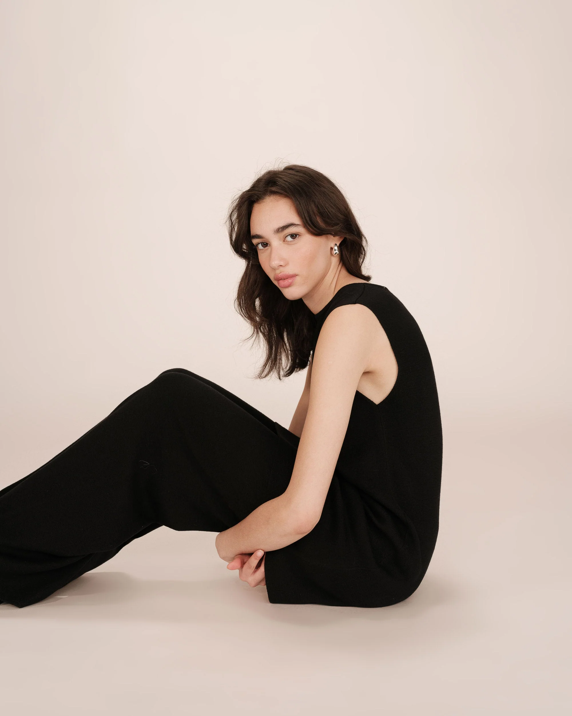 Robe Courte Tailoring Noir Sarah - Image 4
