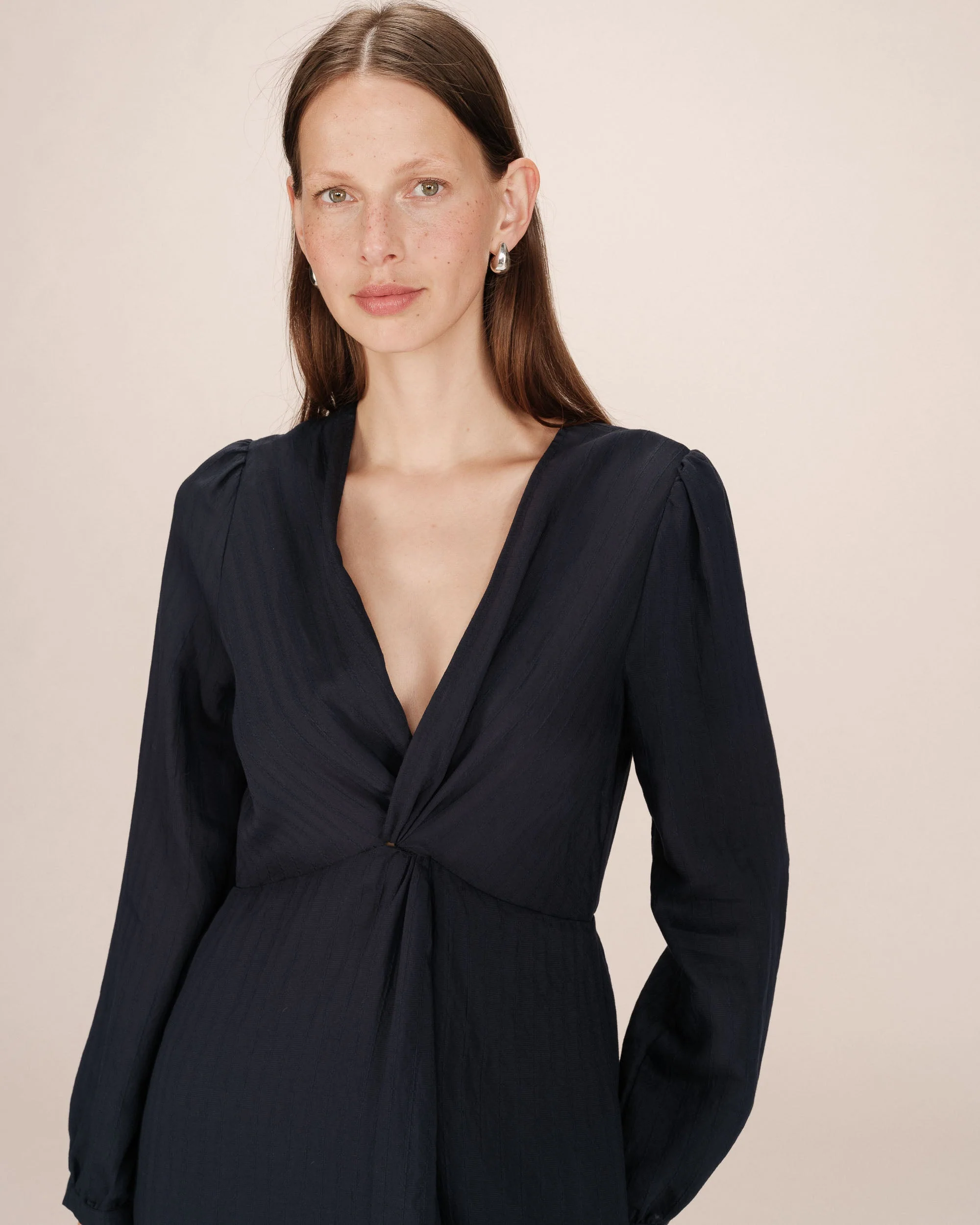 Robe Longue Decollete V Marine Shirley - Image 3