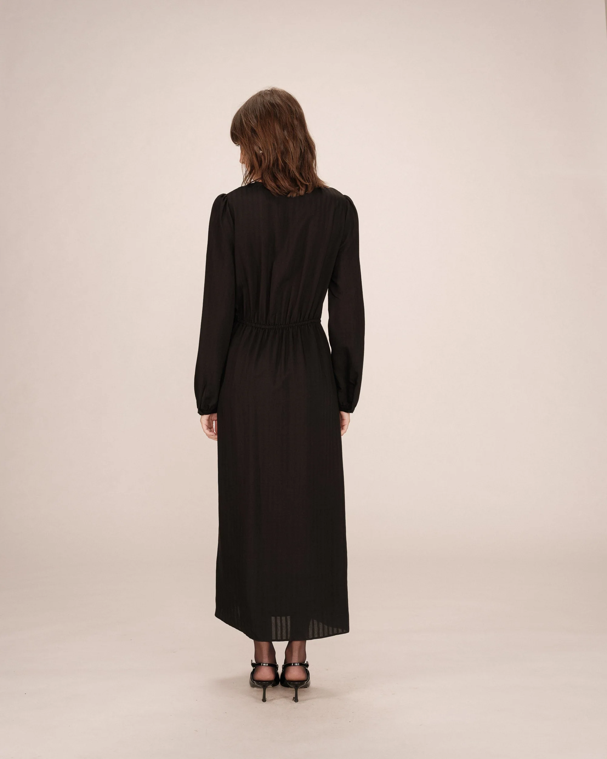 Robe Longue Decollete V Noir Shirley - Image 5
