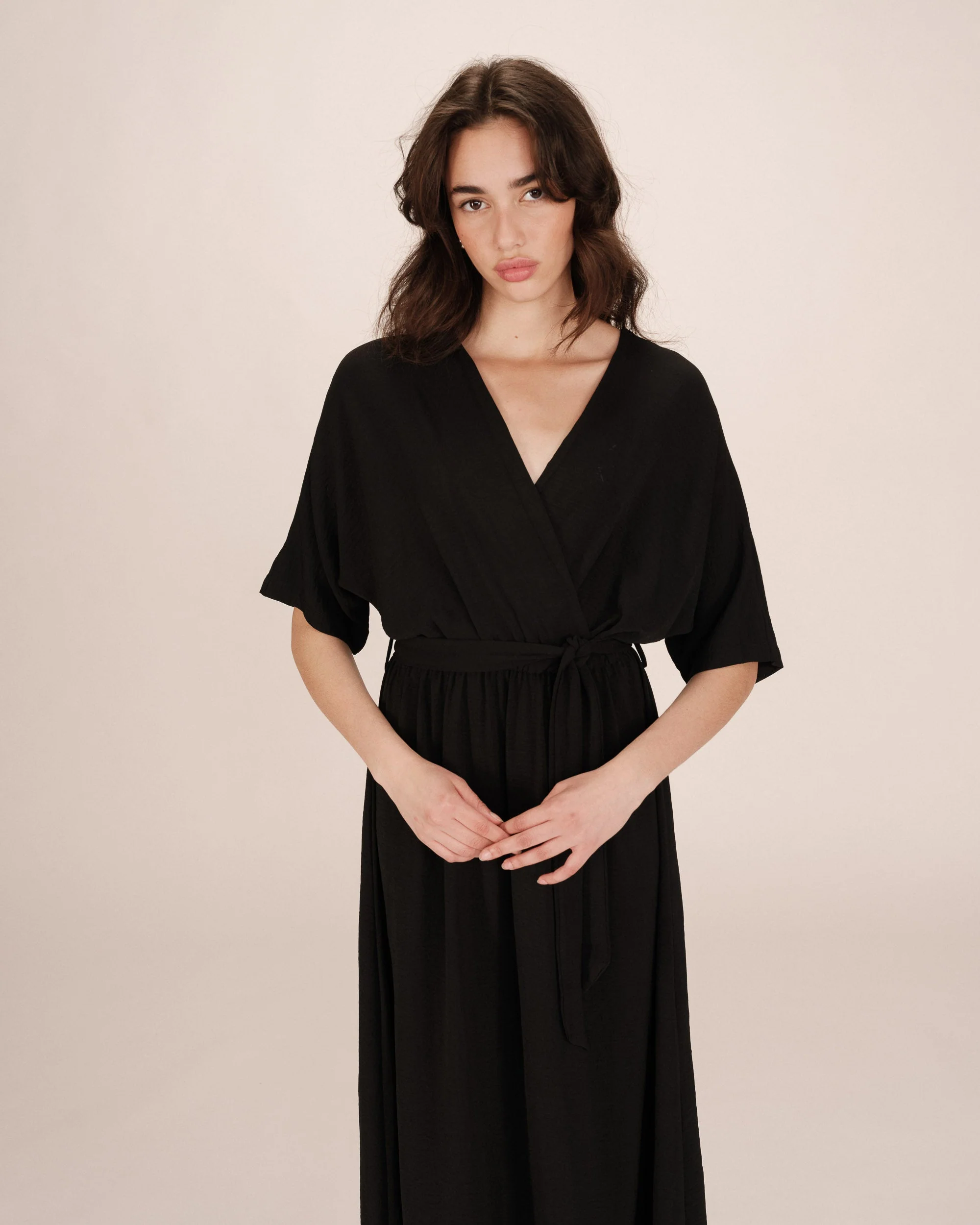 Robe Longue Portefeuille Noir Maud - Image 2