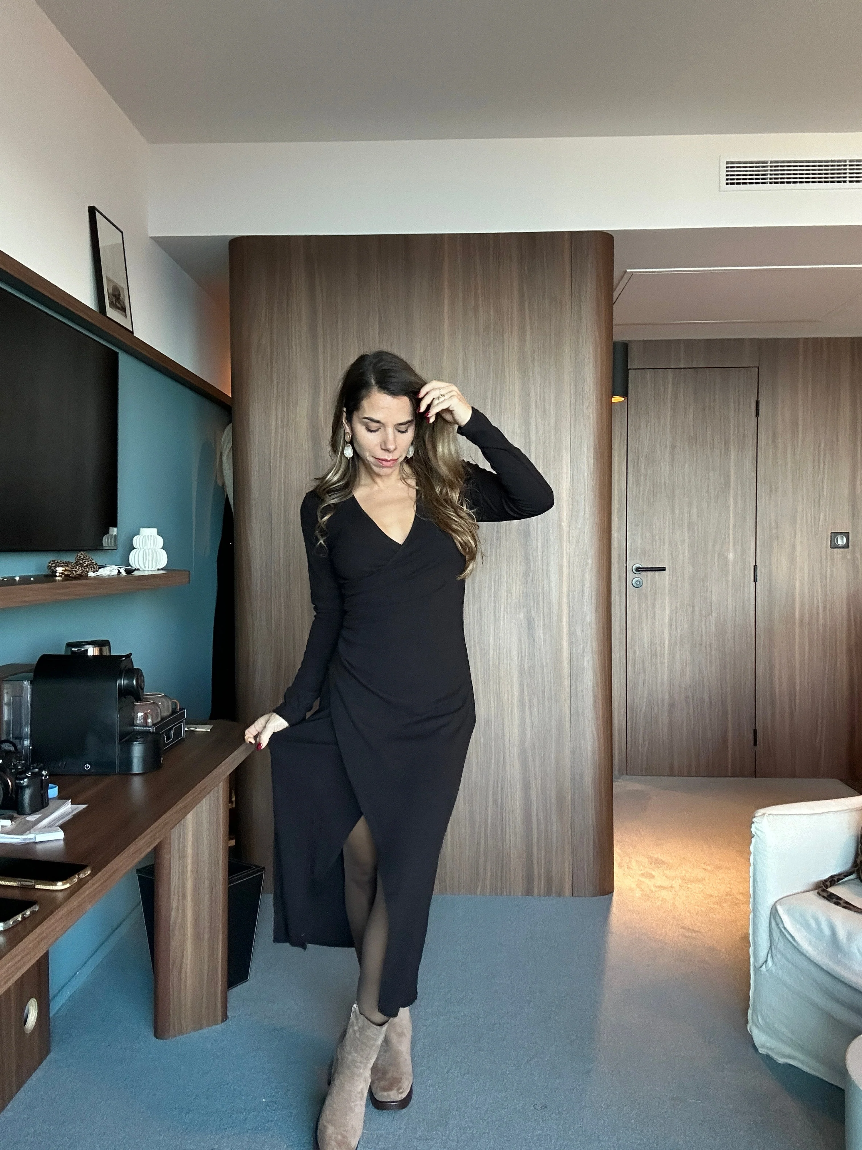 Robe Romane Noire - Image 5