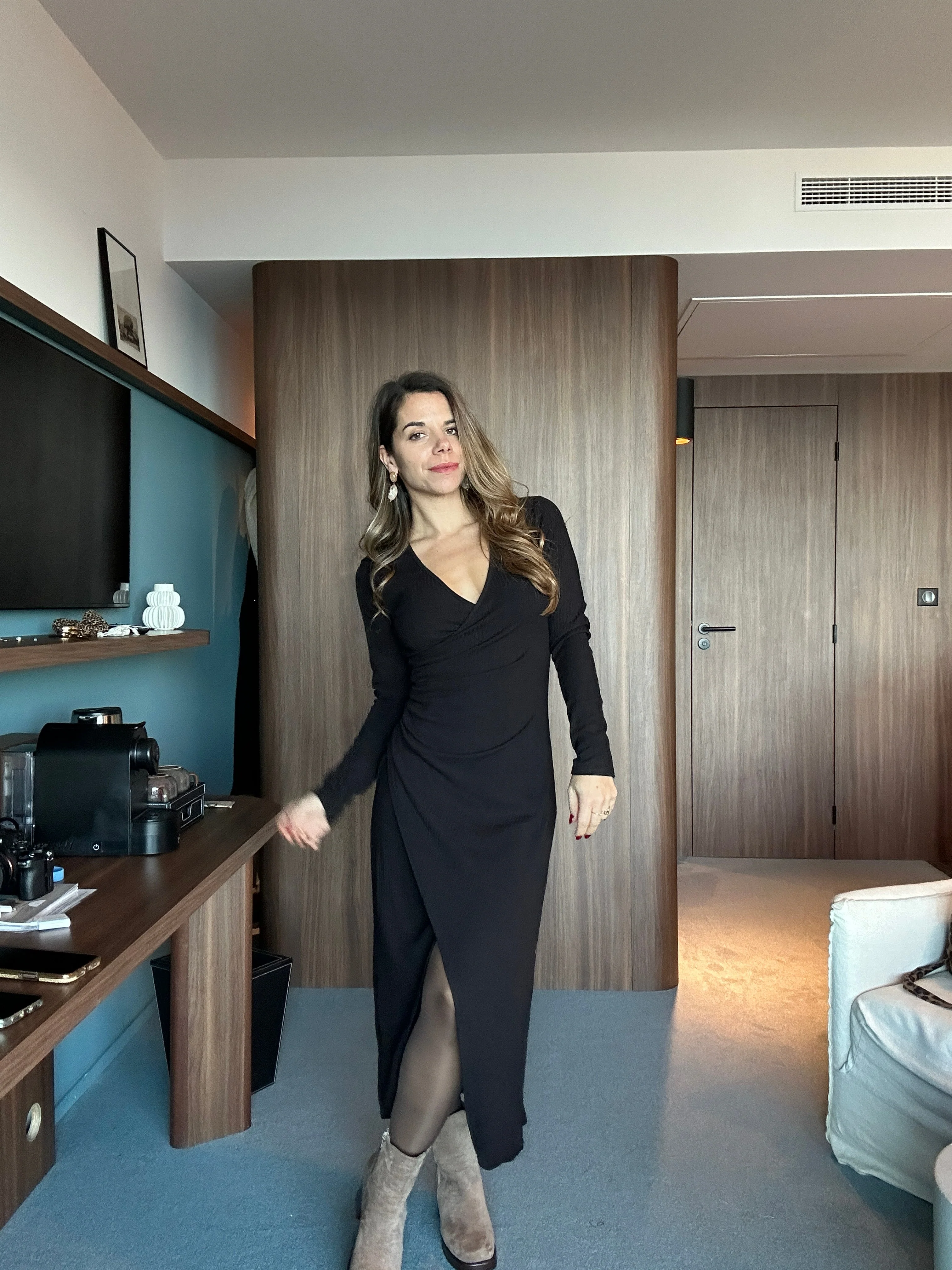 Robe Romane Noire - Image 8