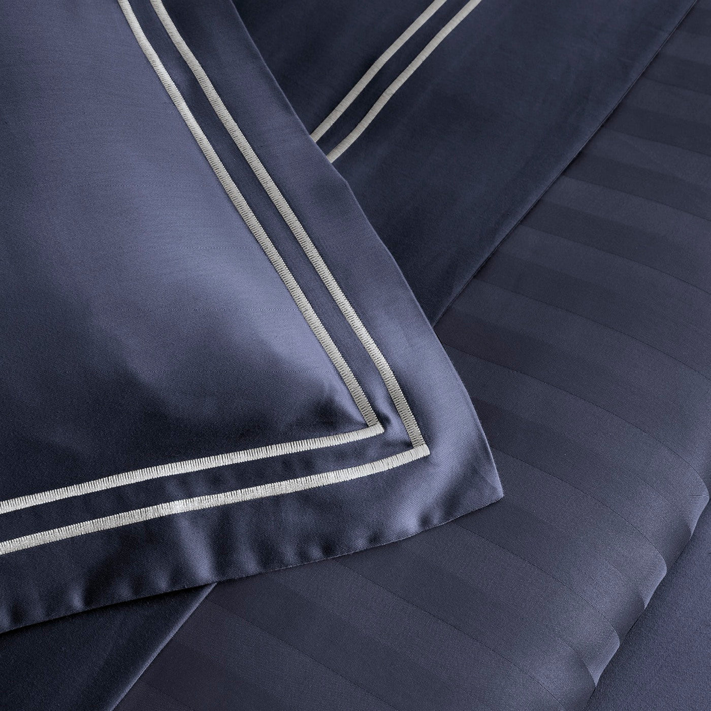 Drap Plat Satin De Coton - Blanc / Bleu Foncé - Nice - Image 4