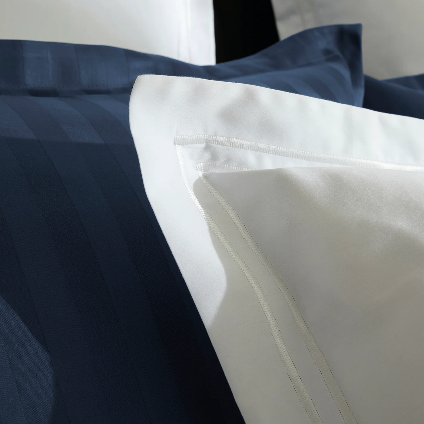 Housse De Couette + Taies D'Oreiller Satin De Coton - Blanc / Blanc - Nice - Image 5